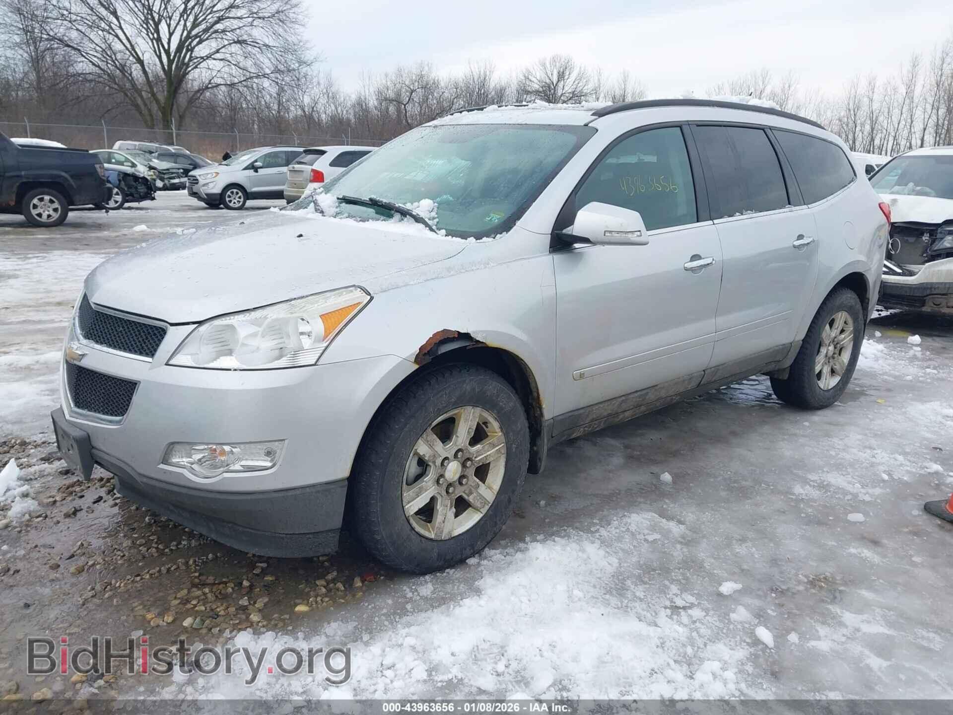 2010 CHEVROLET TRAVERSE - VIN: 1GNLVFED8AS140663 - Фото 2
