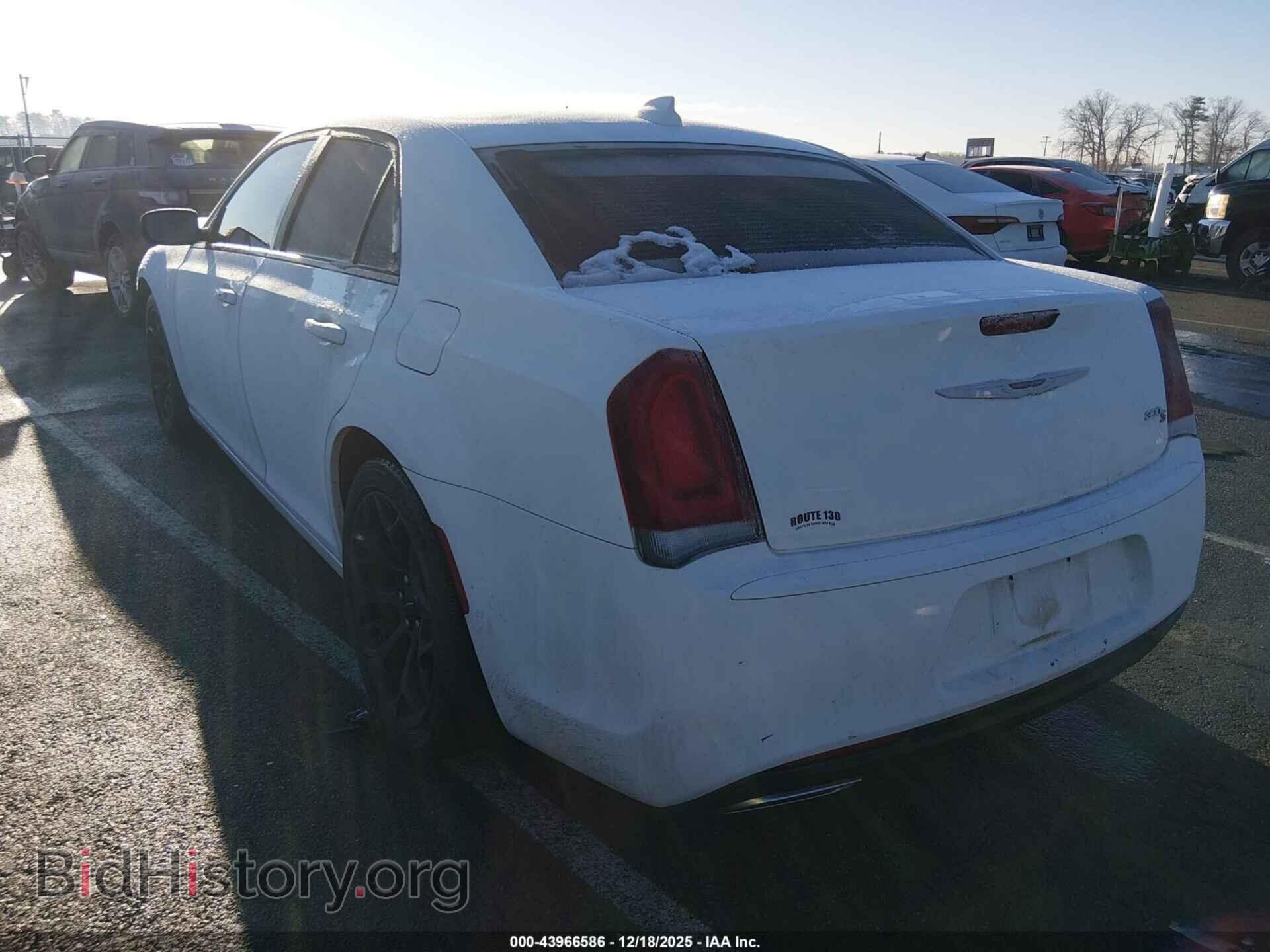 2019 CHRYSLER 300 - VIN: 2C3CCABG0KH682658 - Фото 3
