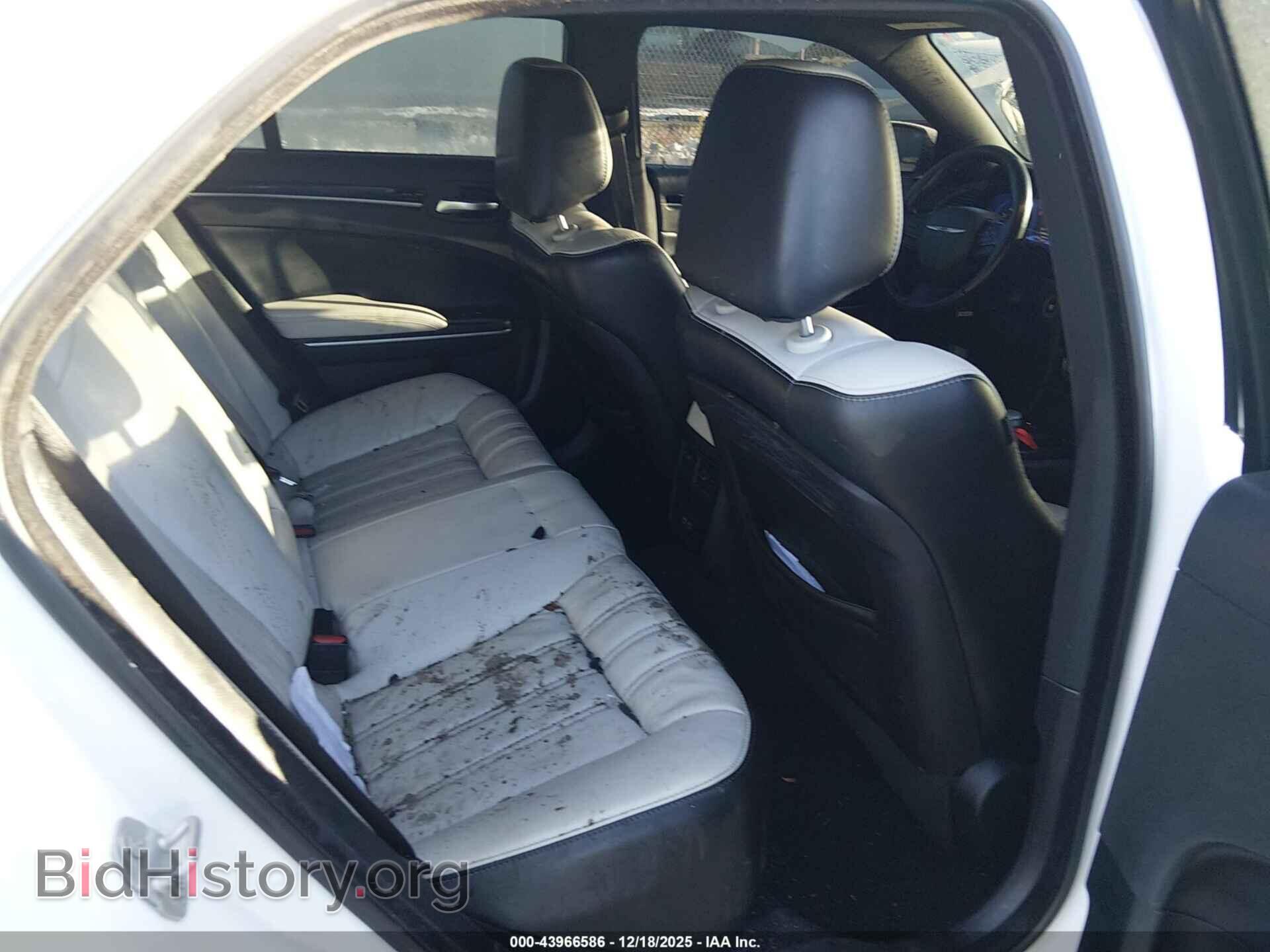 2019 CHRYSLER 300 - VIN: 2C3CCABG0KH682658 - Фото 8