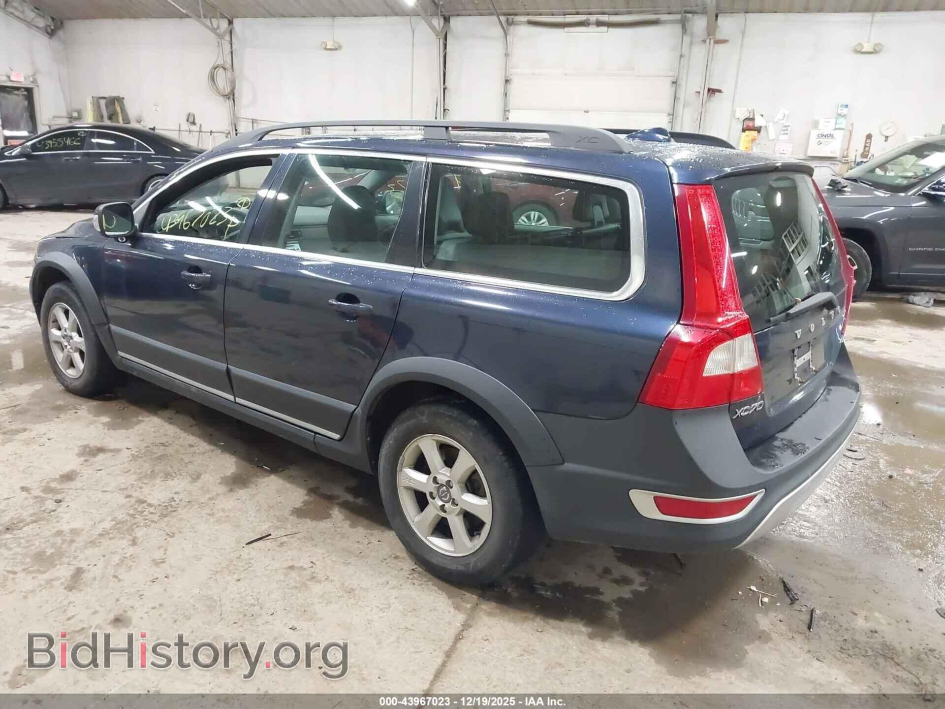 2011 VOLVO XC70 - VIN: YV4940BZ4B1095017 - Фото 3