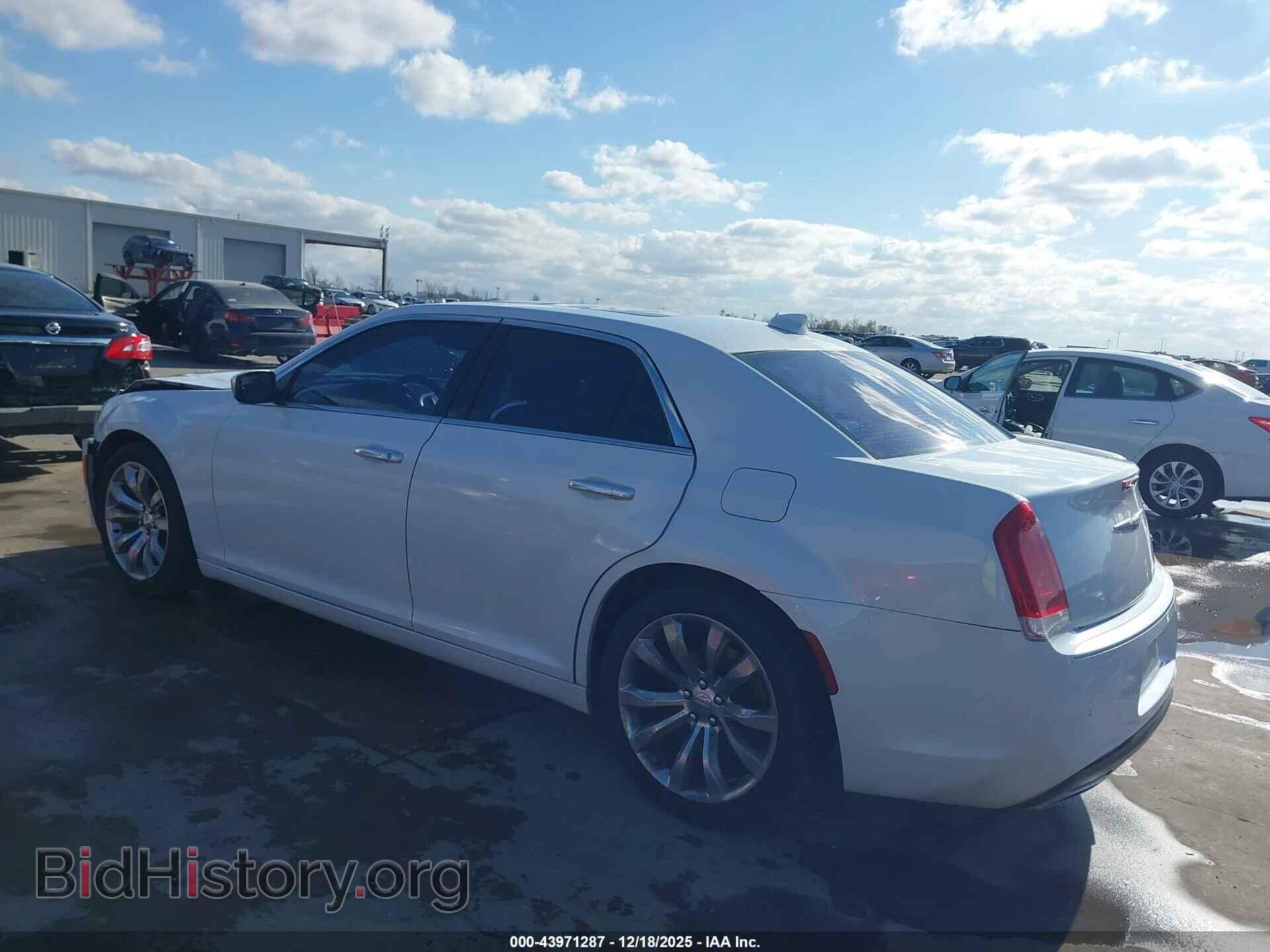 2015 CHRYSLER 300C - VIN: 2C3CCAPG5FH760351 - Фото 3
