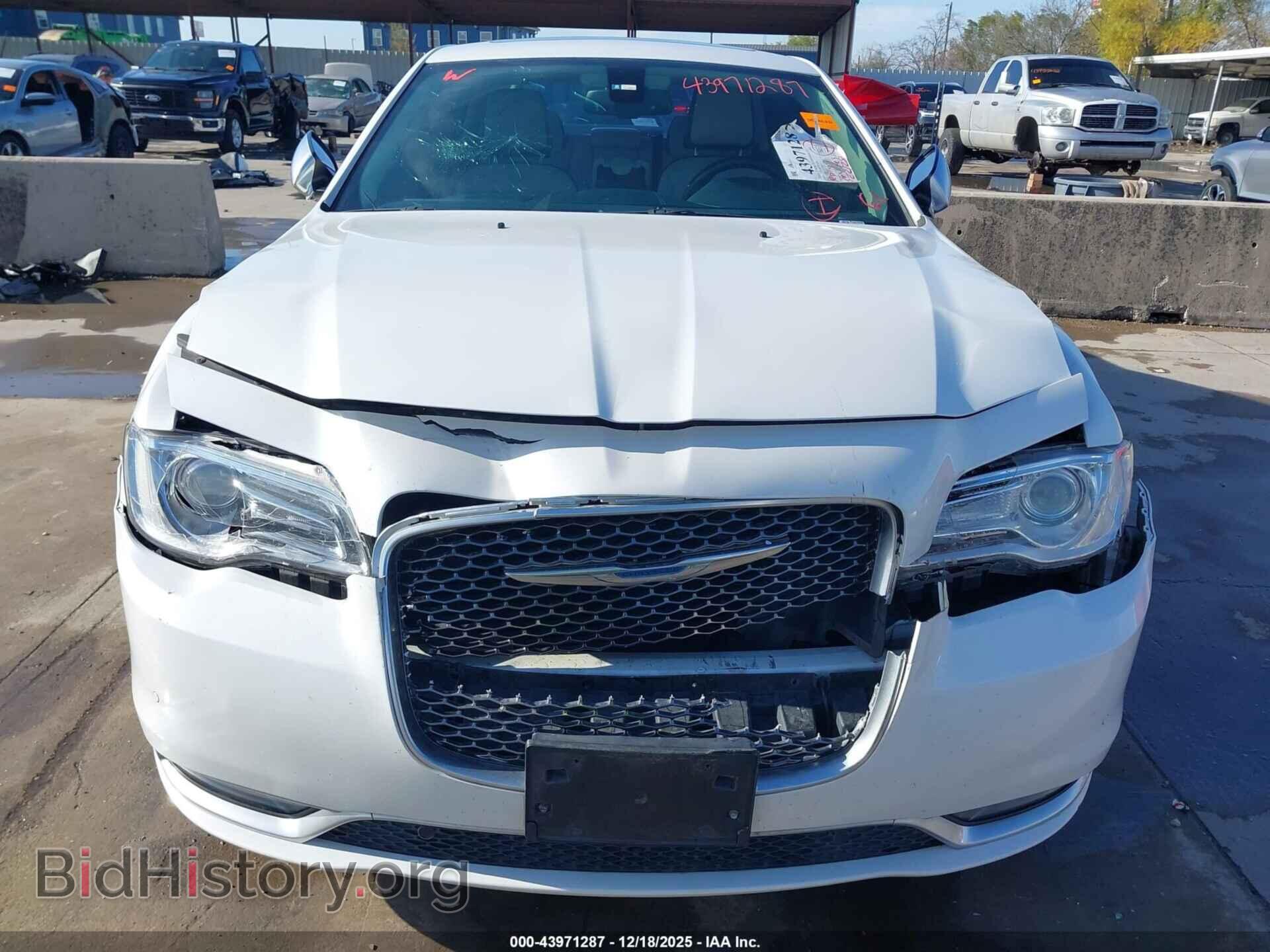 2015 CHRYSLER 300C - VIN: 2C3CCAPG5FH760351 - Фото 6