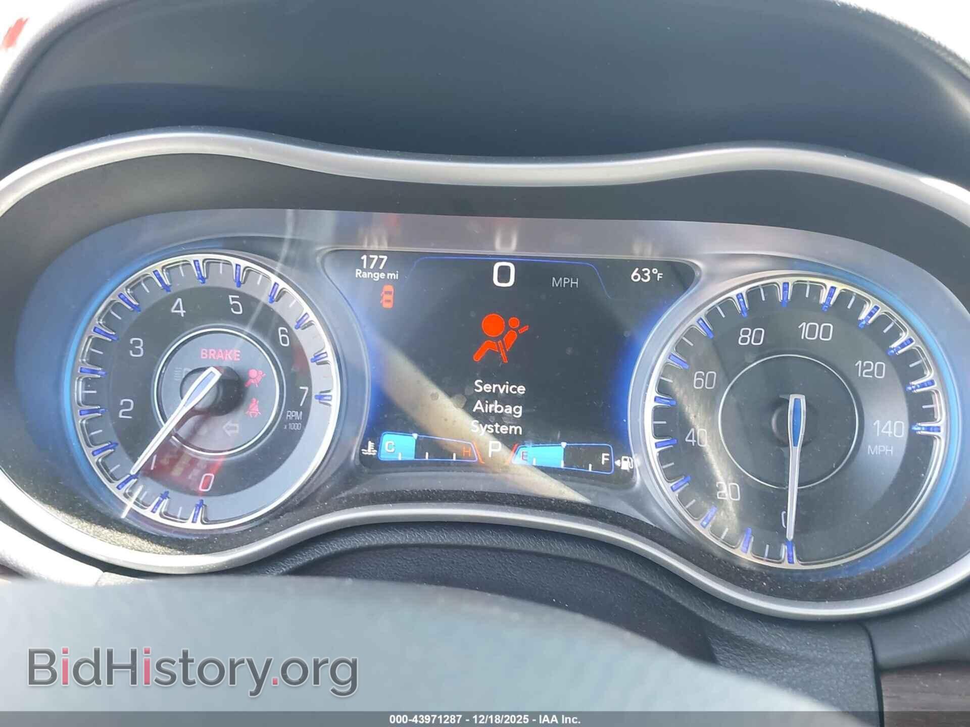 2015 CHRYSLER 300C - VIN: 2C3CCAPG5FH760351 - Фото 7