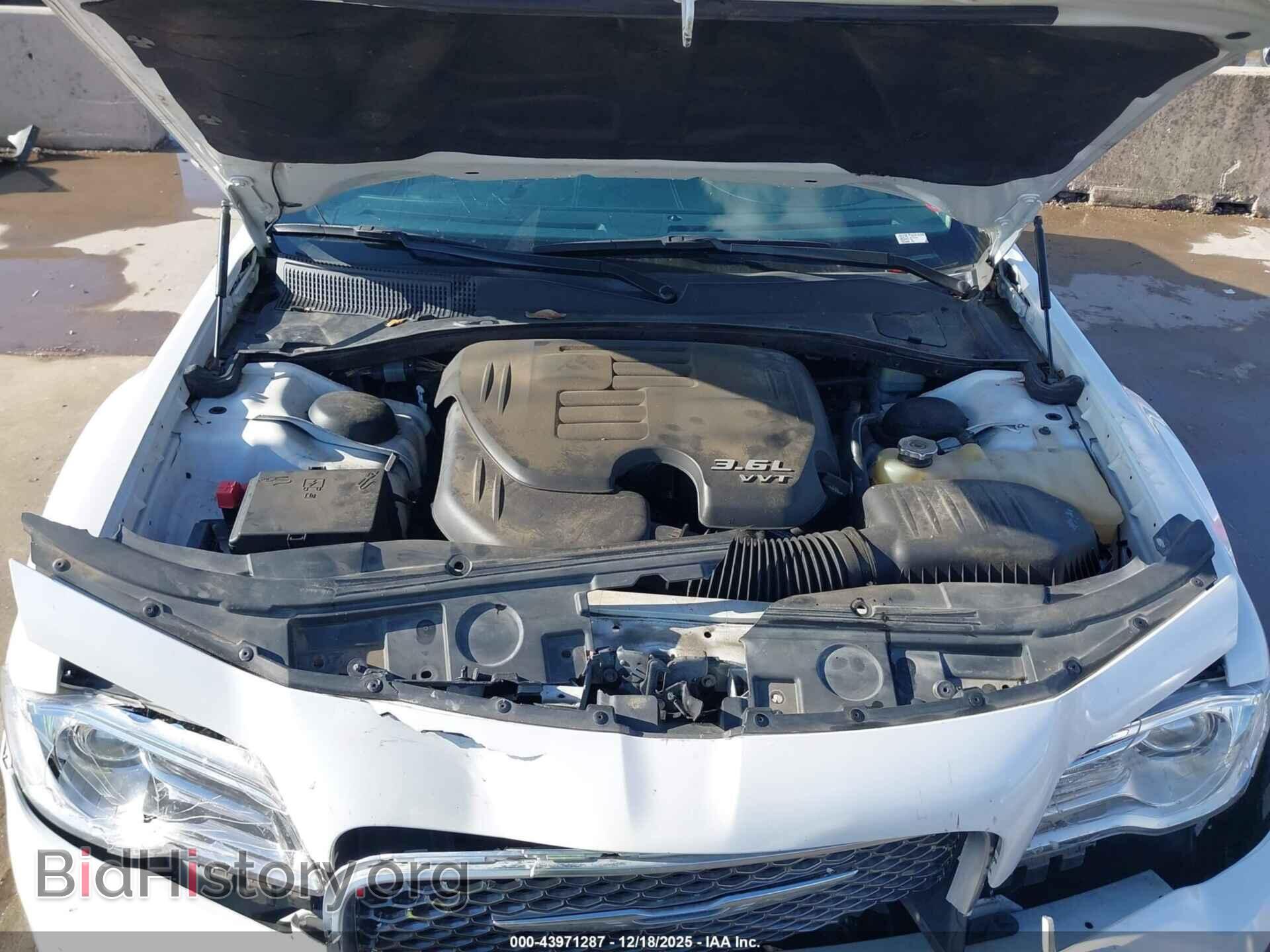 2015 CHRYSLER 300C - VIN: 2C3CCAPG5FH760351 - Фото 10