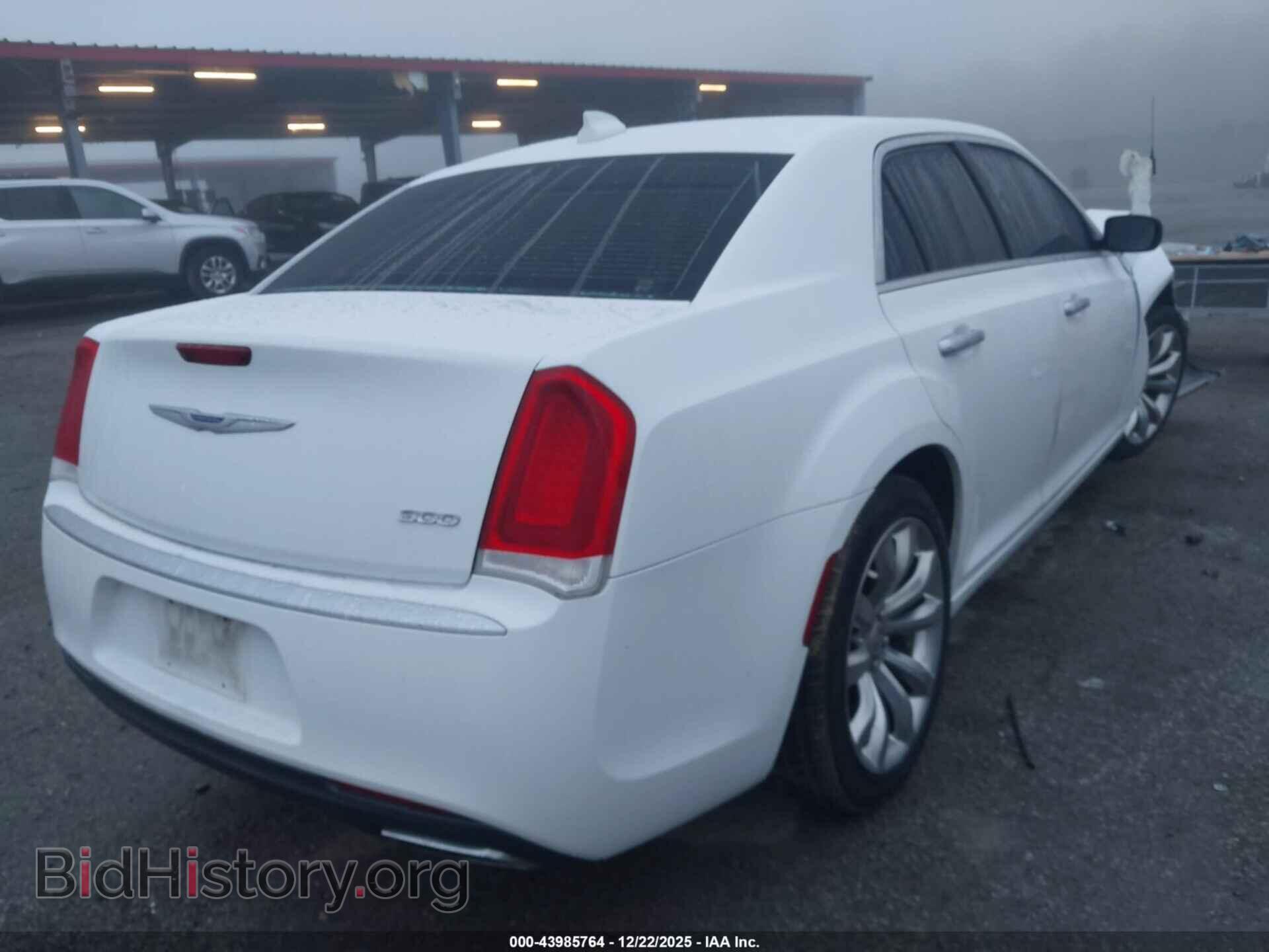 2018 CHRYSLER 300 - VIN: 2C3CCAEG1JH193857 - Фото 4