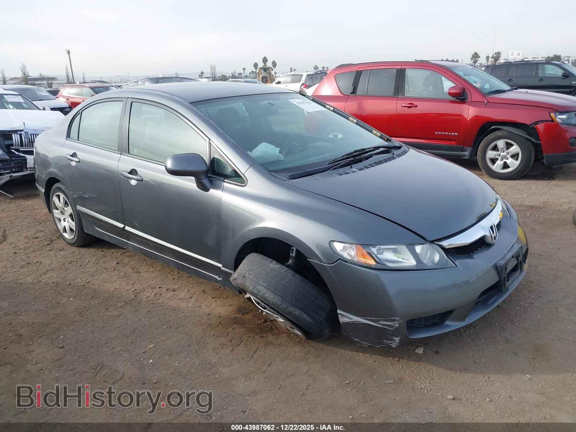 Photo 19XFA1F54AE020132 - HONDA CIVIC 2010