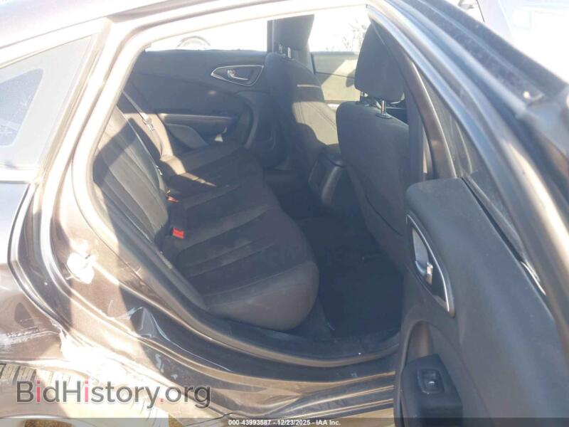 2015 Chrysler 200 (VIN 1C3CCCAB1FN552094) — photo 8 of 16
