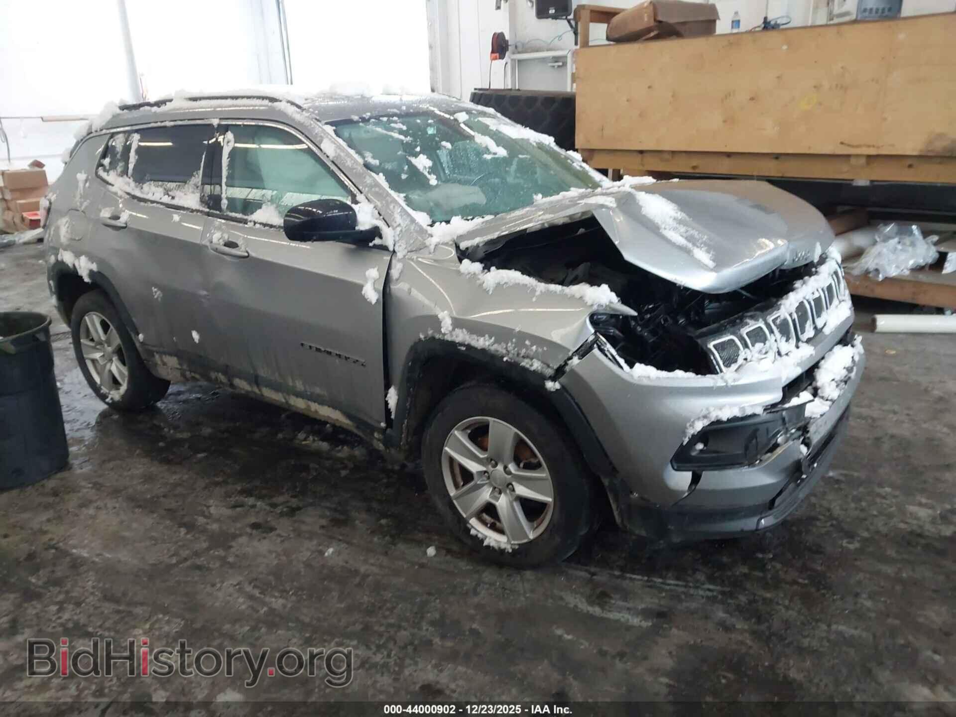 Photo 3C4NJDBB4NT136733 - JEEP COMPASS 2022