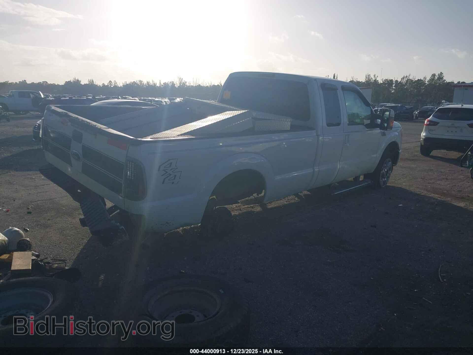 2011 FORD F-250 - VIN: 1FT7X2B61BEA83189 - Фото 4