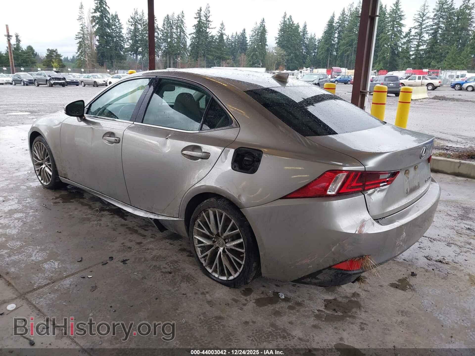 2016 LEXUS IS 200T - VIN: JTHBA1D27G5034892 - Фото 3