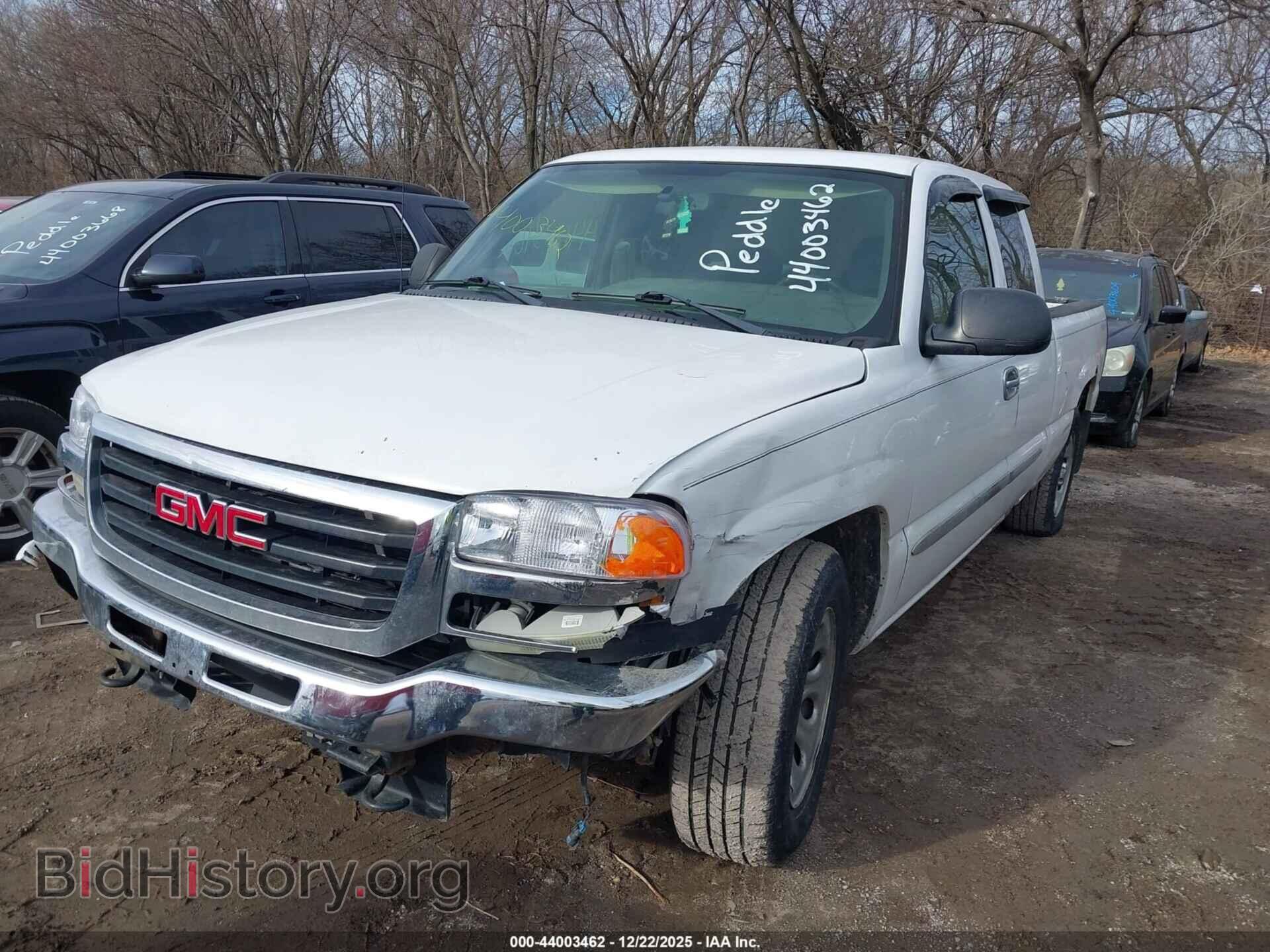 2005 GMC SIERRA 1500 - VIN: 2GTEC19TX51216854 - Фото 2
