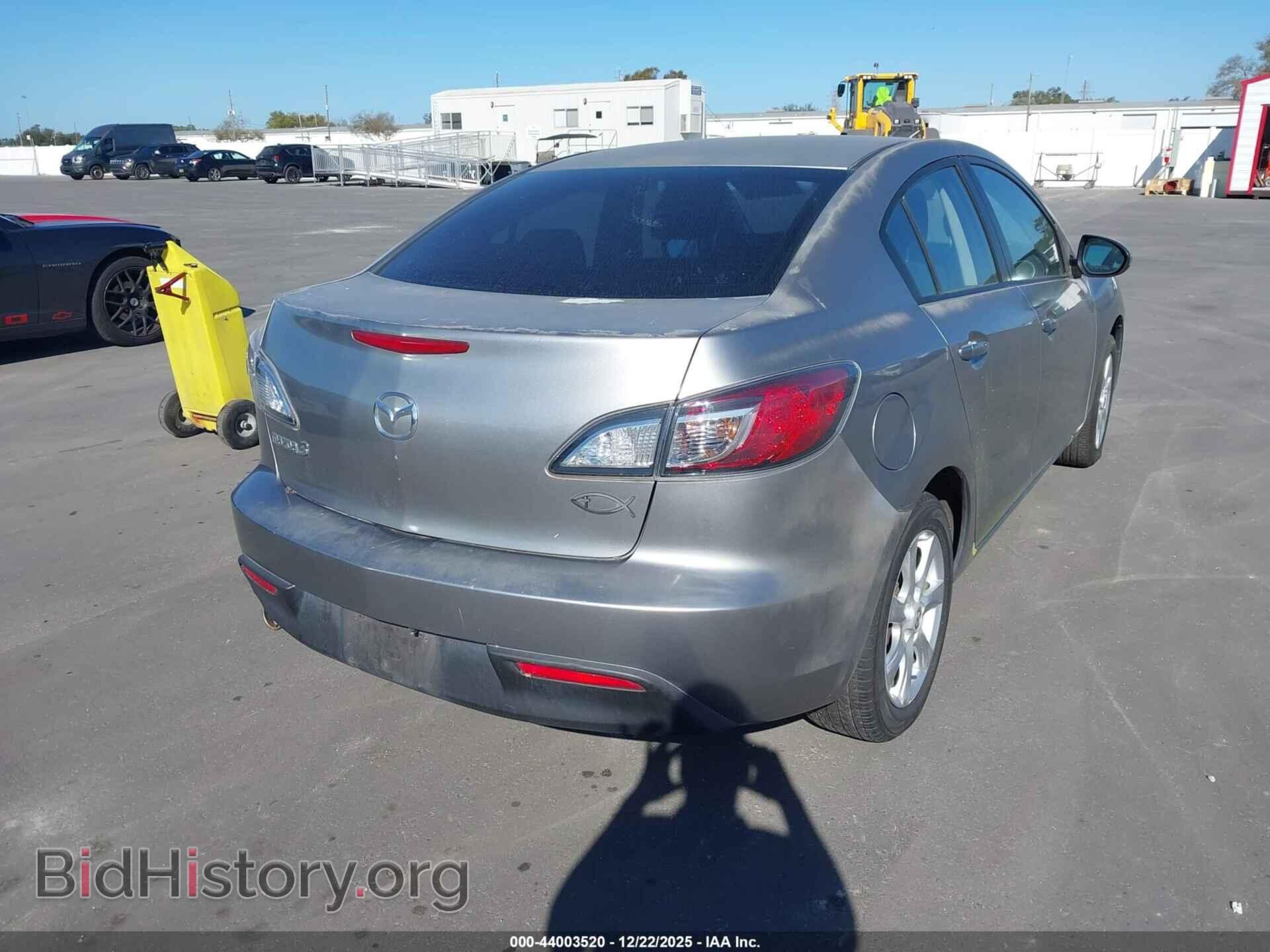 2011 MAZDA MAZDA3 - VIN: JM1BL1VFXB1442106 - Фото 4