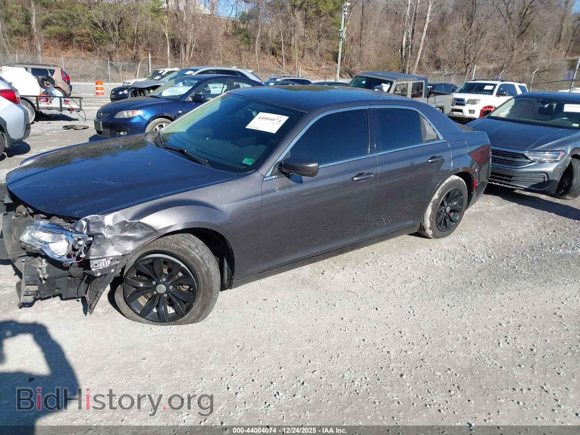 2015 CHRYSLER 300 - VIN: 2C3CCAAG9FH893722 - Фото 2