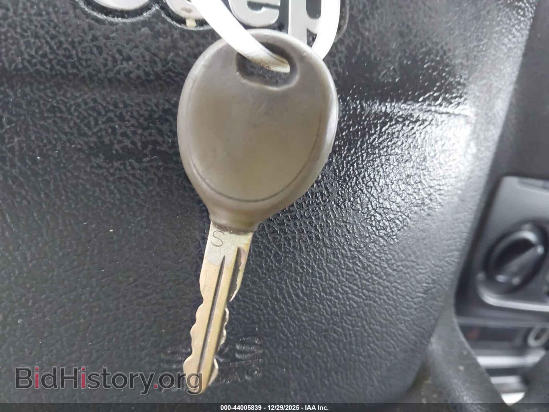 2009 JEEP COMPASS - VIN: 1J4FT47B79D102833 - Фото 11