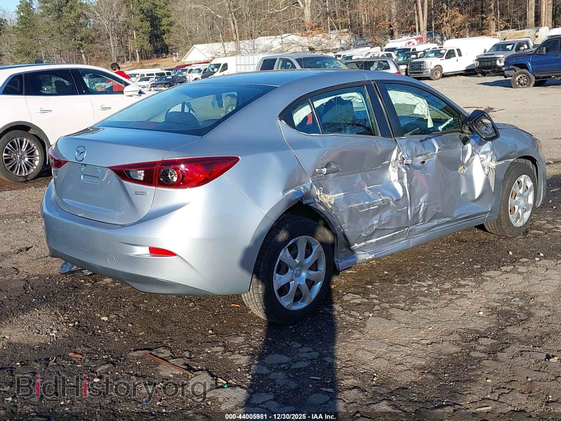 2018 MAZDA MAZDA3 - VIN: 3MZBN1U72JM164496 - Фото 4