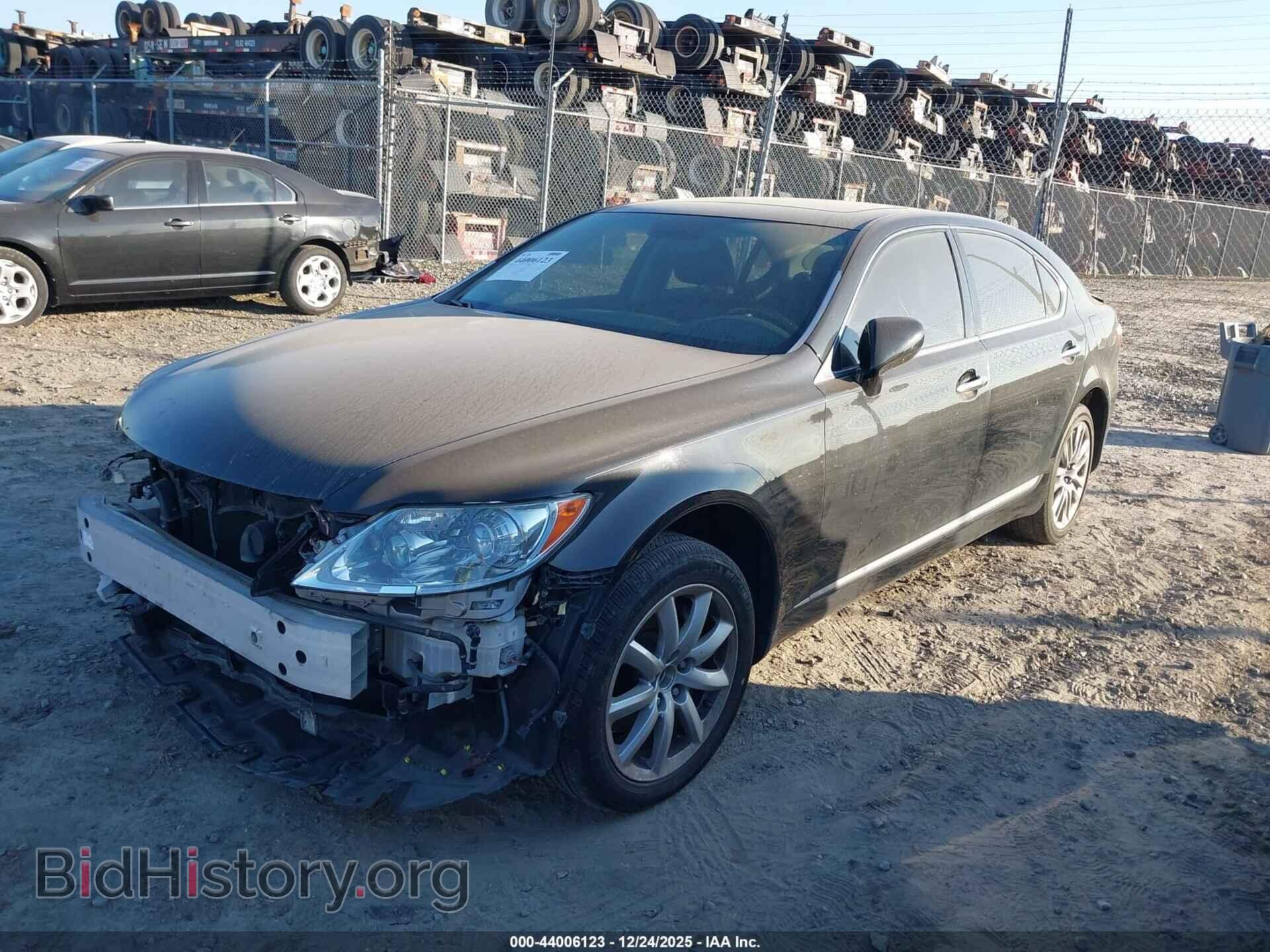 2009 LEXUS LS 460 - VIN: JTHGL46F995033957 - Photo 2