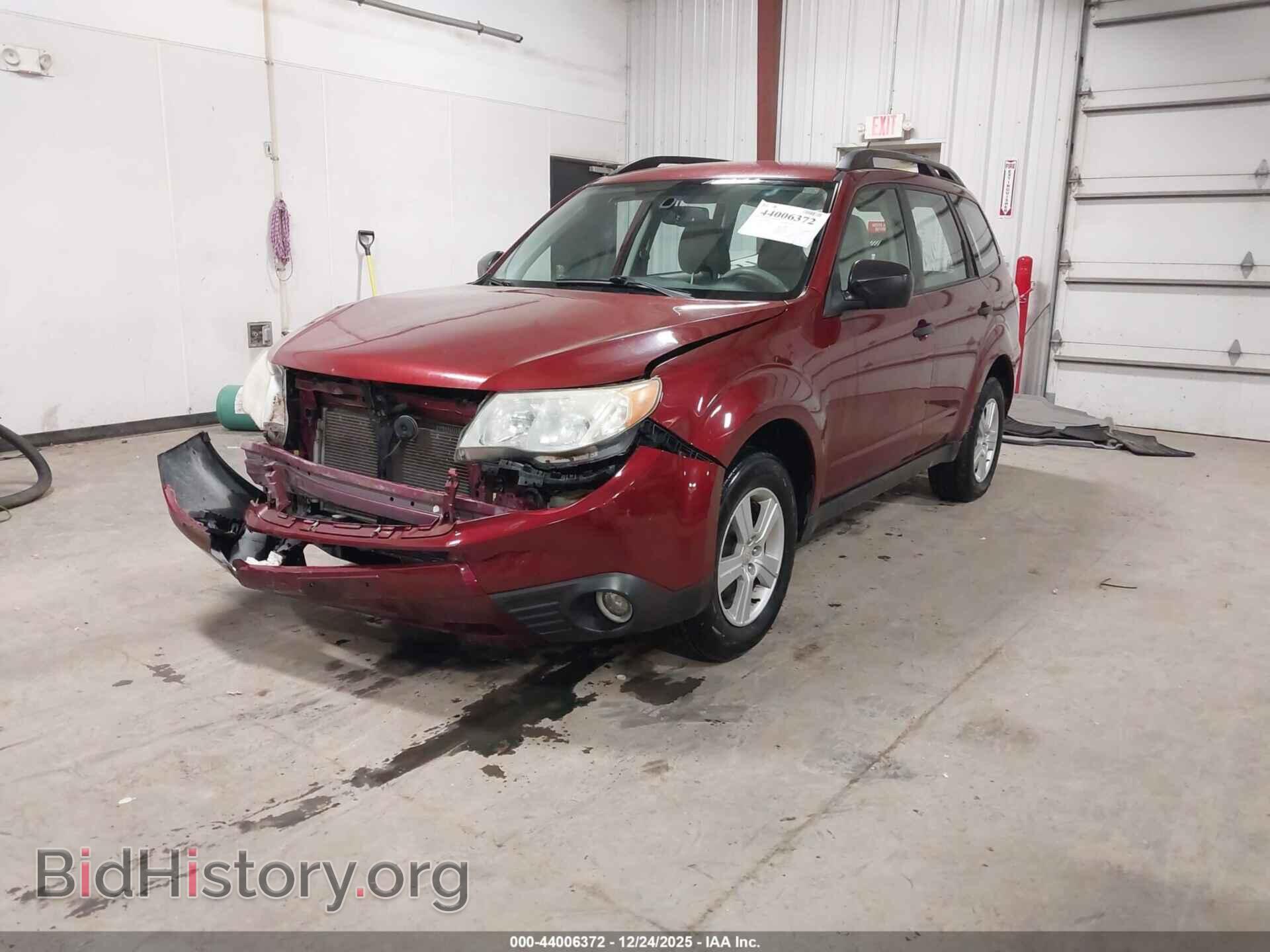 2011 SUBARU FORESTER - VIN: JF2SHBBC2BH710141 - Фото 2