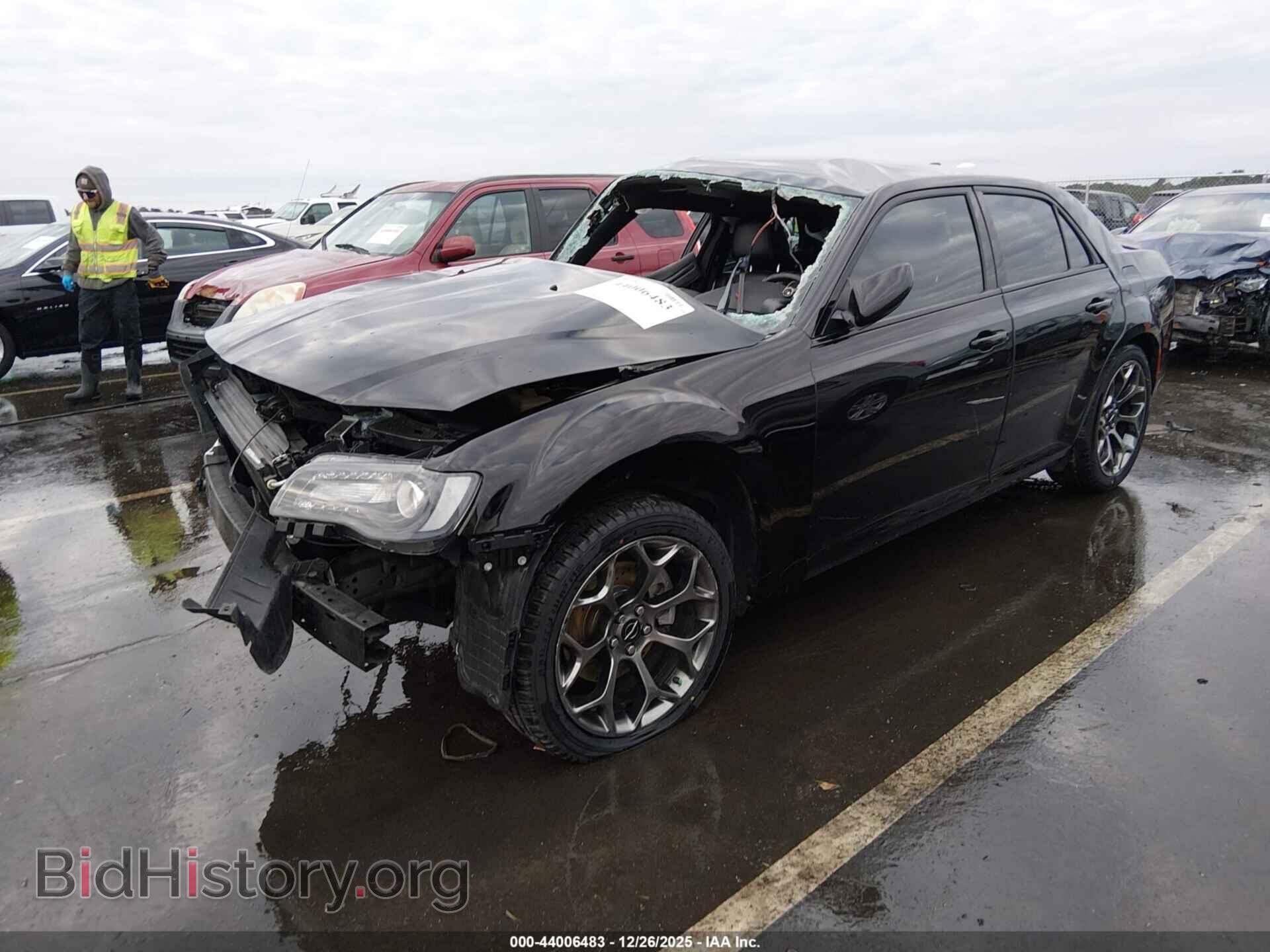 2016 CHRYSLER 300 - VIN: 2C3CCABT4GH164167 - Фото 2