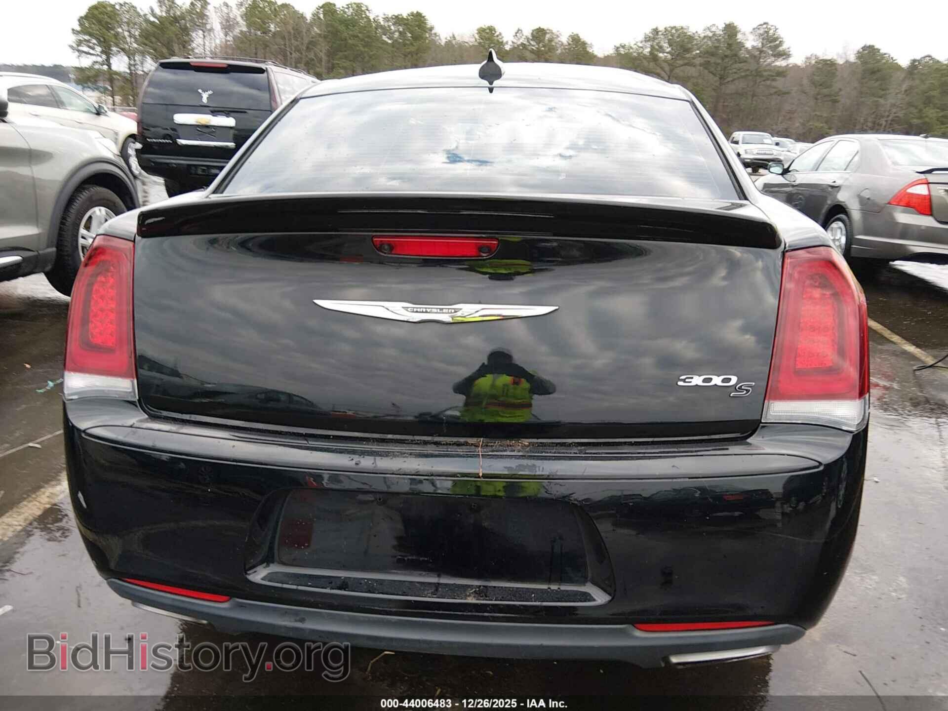 2016 CHRYSLER 300 - VIN: 2C3CCABT4GH164167 - Фото 16