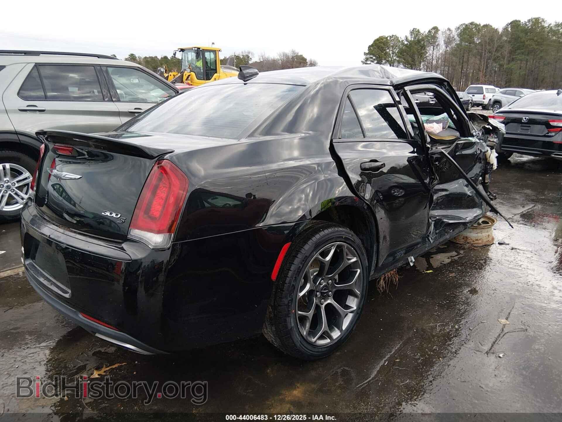 2016 CHRYSLER 300 - VIN: 2C3CCABT4GH164167 - Фото 4
