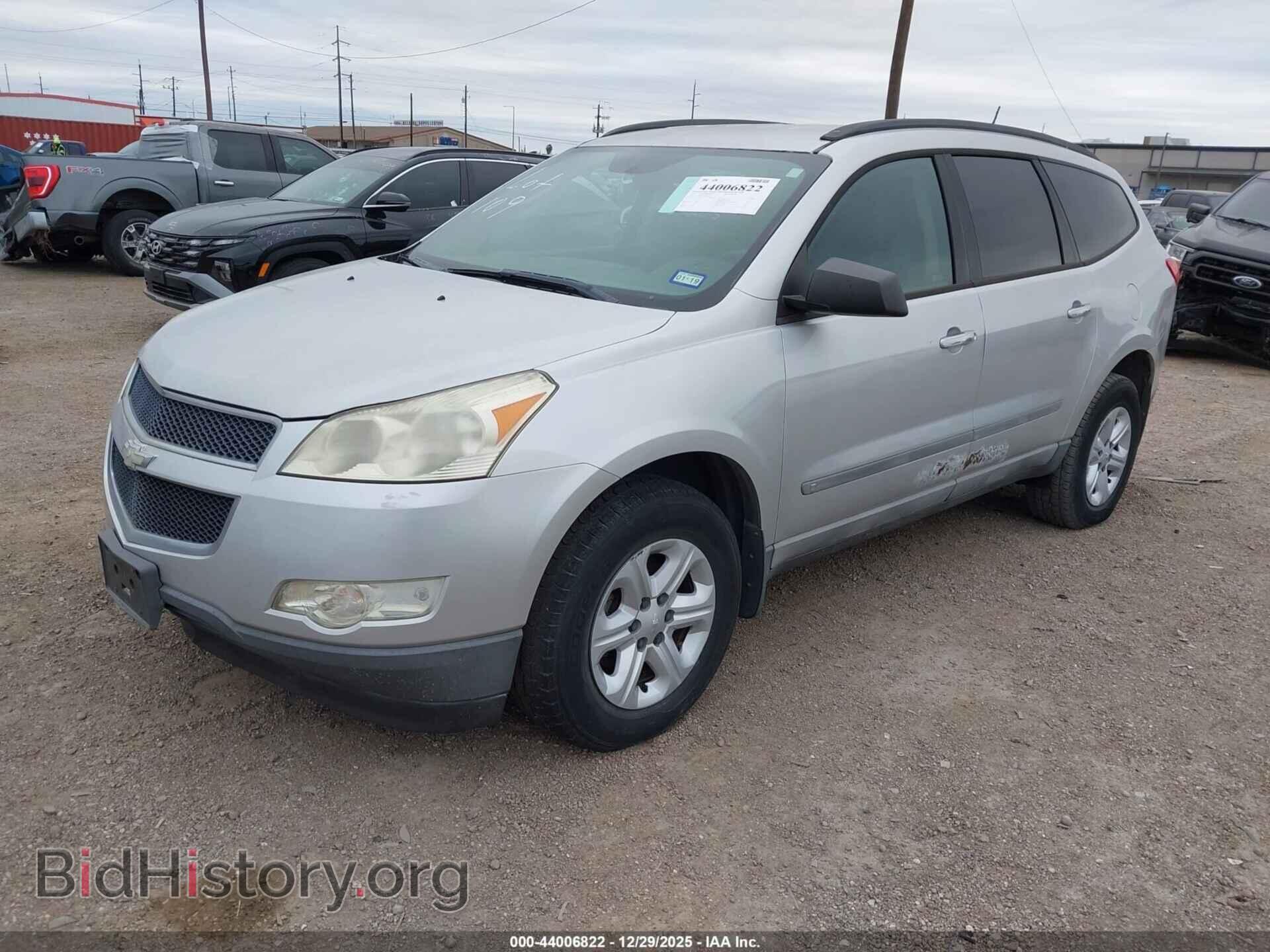 2010 CHEVROLET TRAVERSE - VIN: 1GNLREED2AS109407 - Фото 2