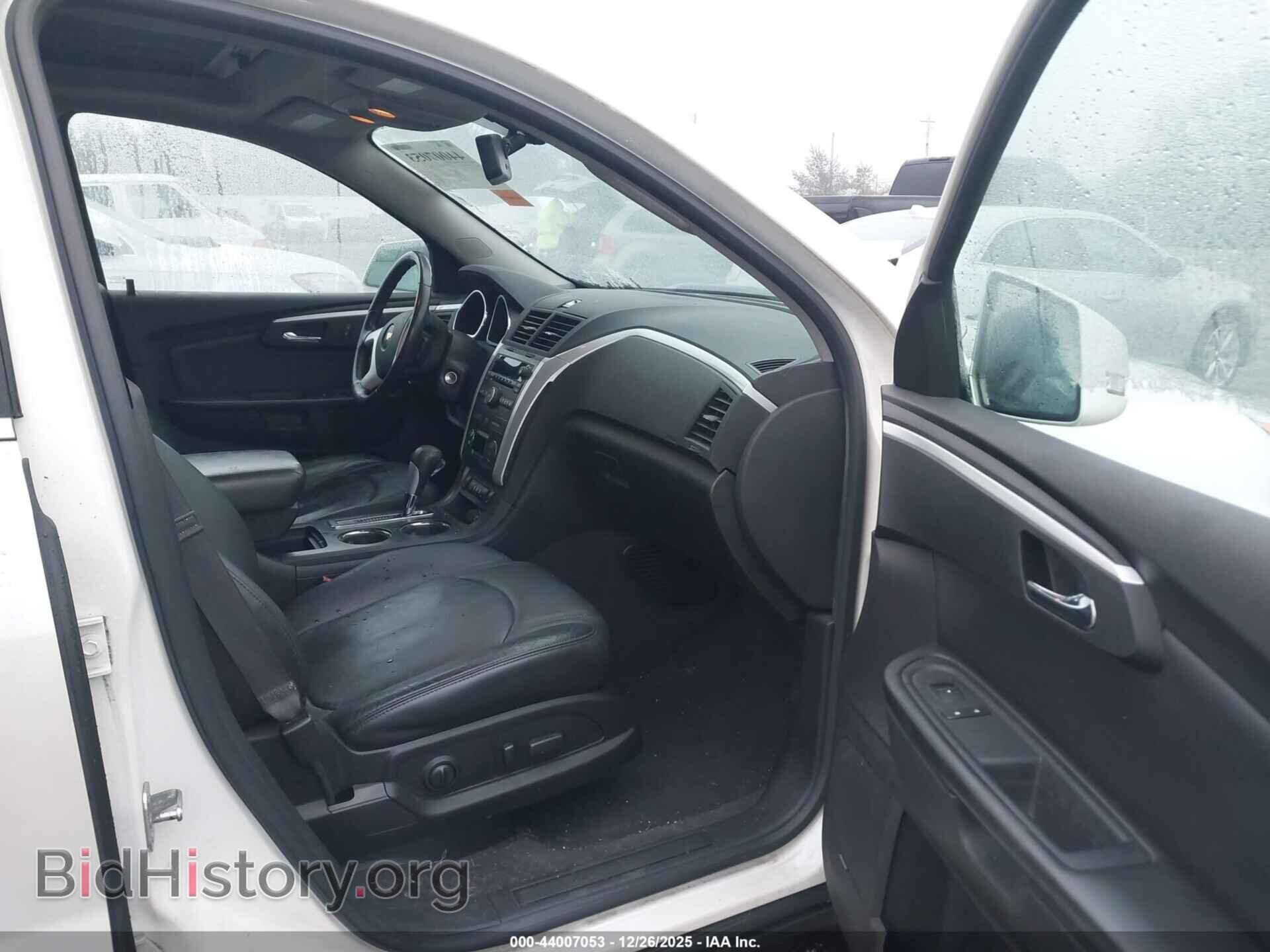 2011 CHEVROLET TRAVERSE - VIN: 1GNKRJED8BJ412705 - Фото 5