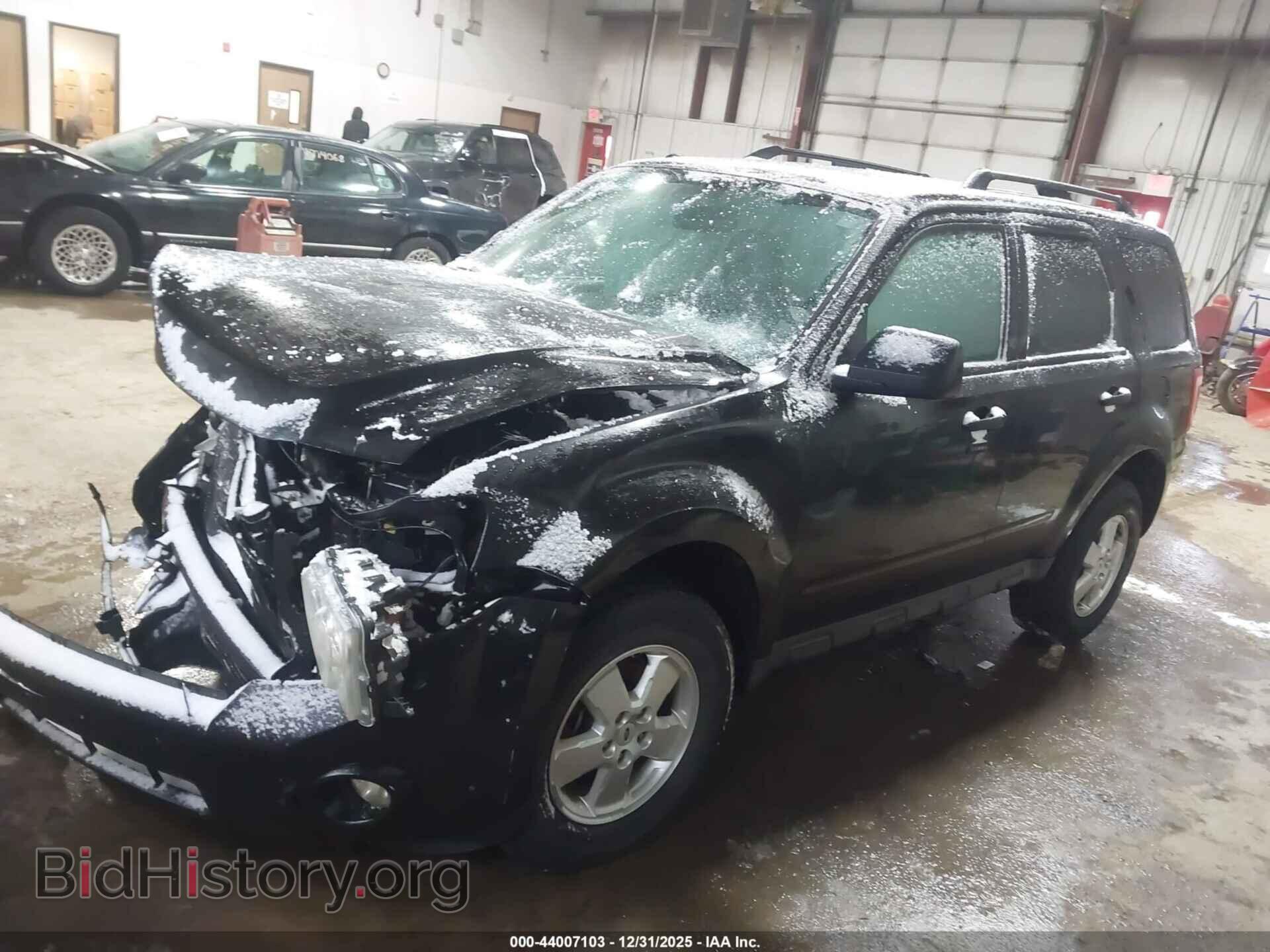 2011 FORD ESCAPE - VIN: 1FMCU0D79BKB97147 - Фото 2