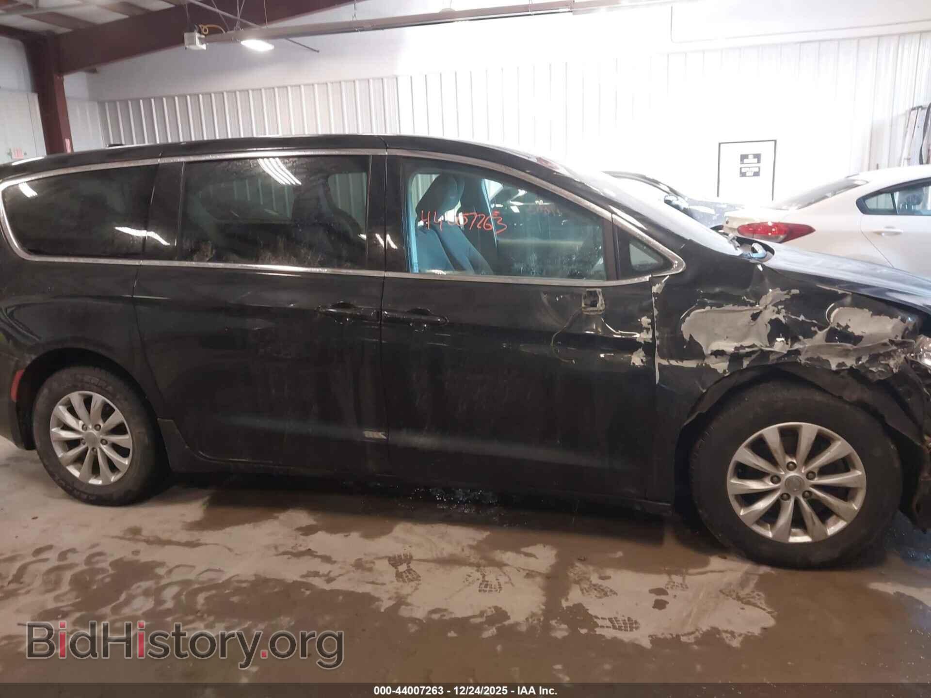 2017 CHRYSLER PACIFICA - VIN: 2C4RC1DG0HR514704 - Фото 13