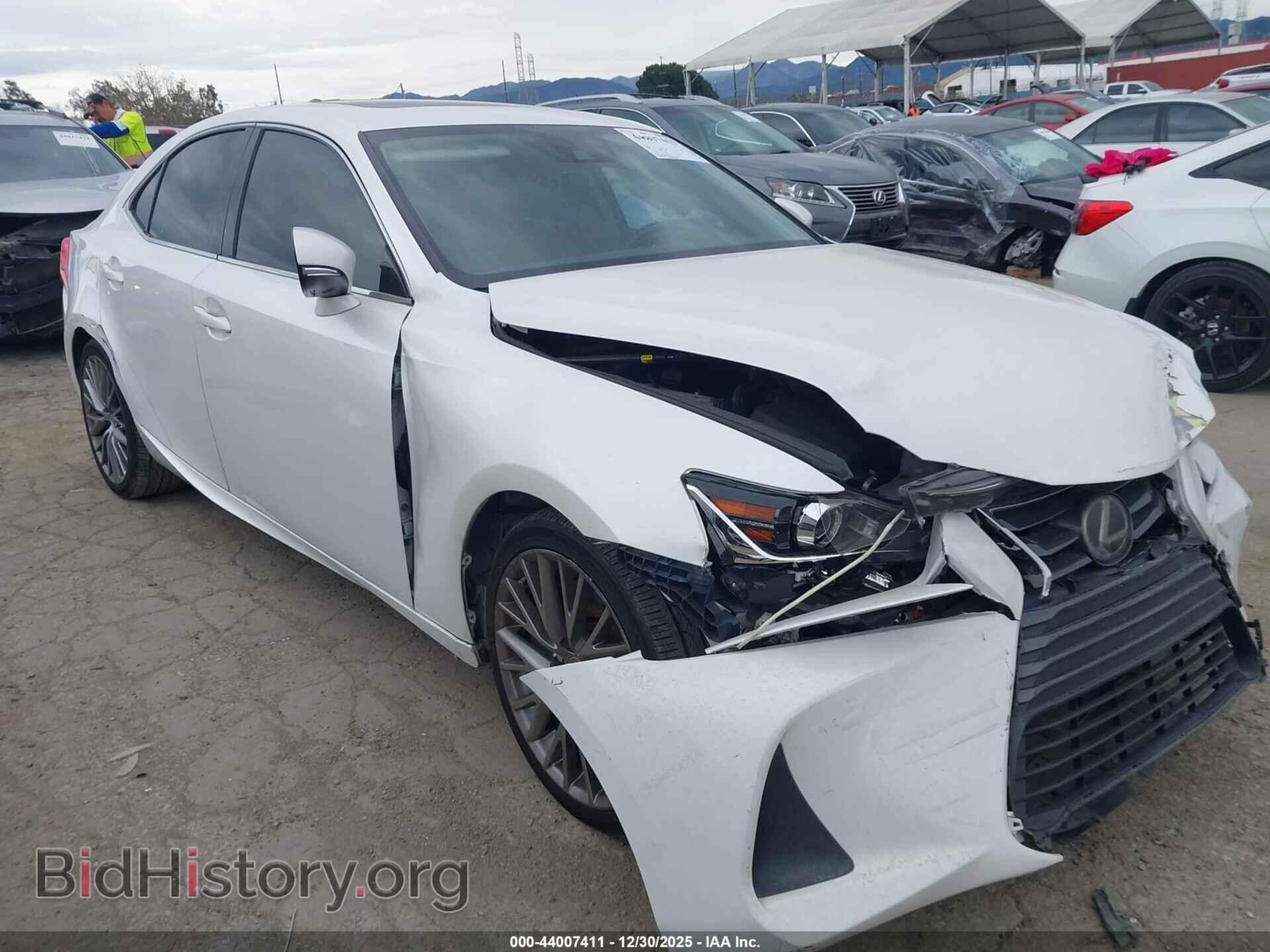 Photo JTHBA1D27H5050706 - LEXUS IS 200T 2017