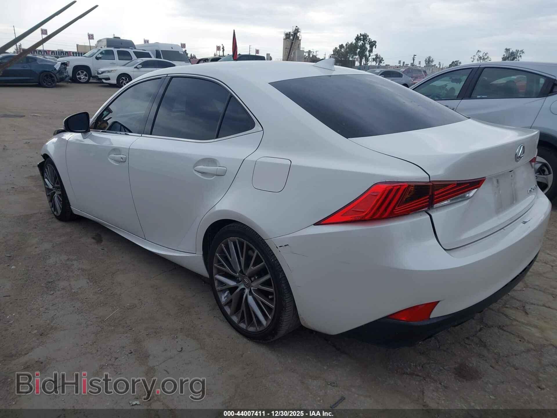 2017 LEXUS IS 200T - VIN: JTHBA1D27H5050706 - Фото 3