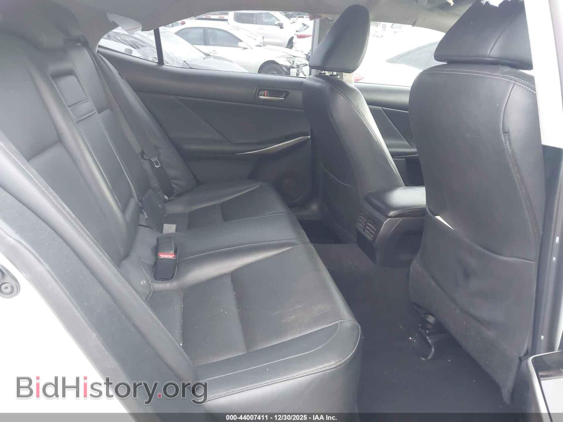 2017 LEXUS IS 200T - VIN: JTHBA1D27H5050706 - Фото 8
