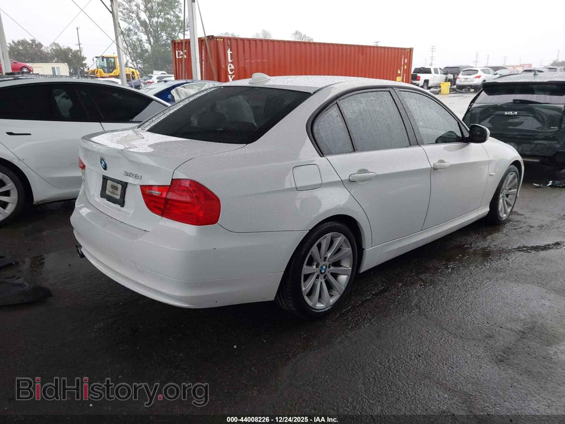 2011 BMW 328I - VIN: WBAPH5C5XBA447991 - Фото 4