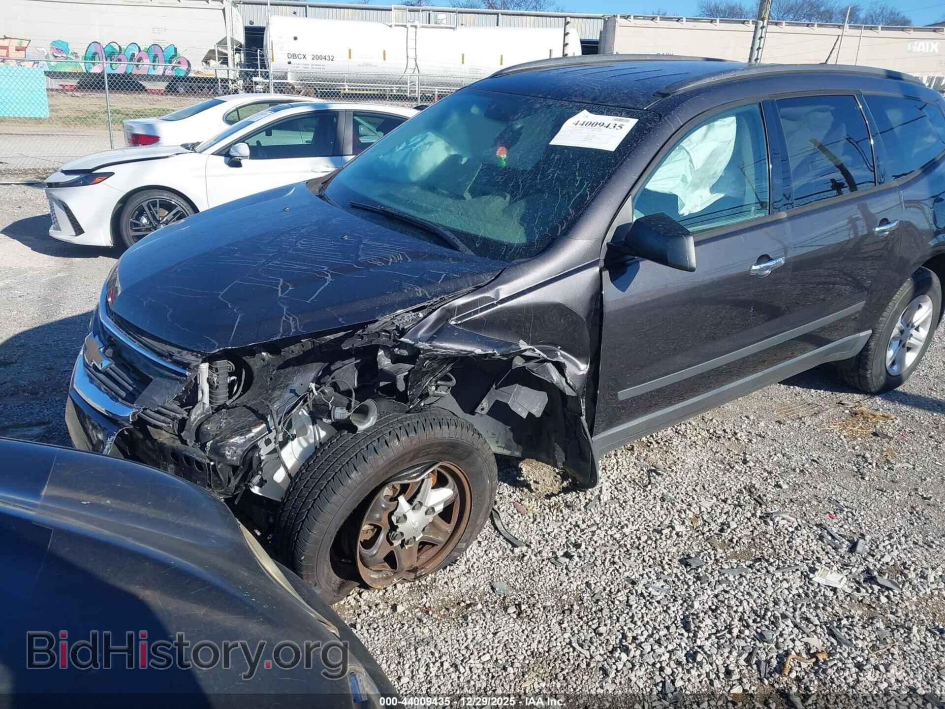 2015 CHEVROLET TRAVERSE - VIN: 1GNKRFED3FJ232955 - Фото 2