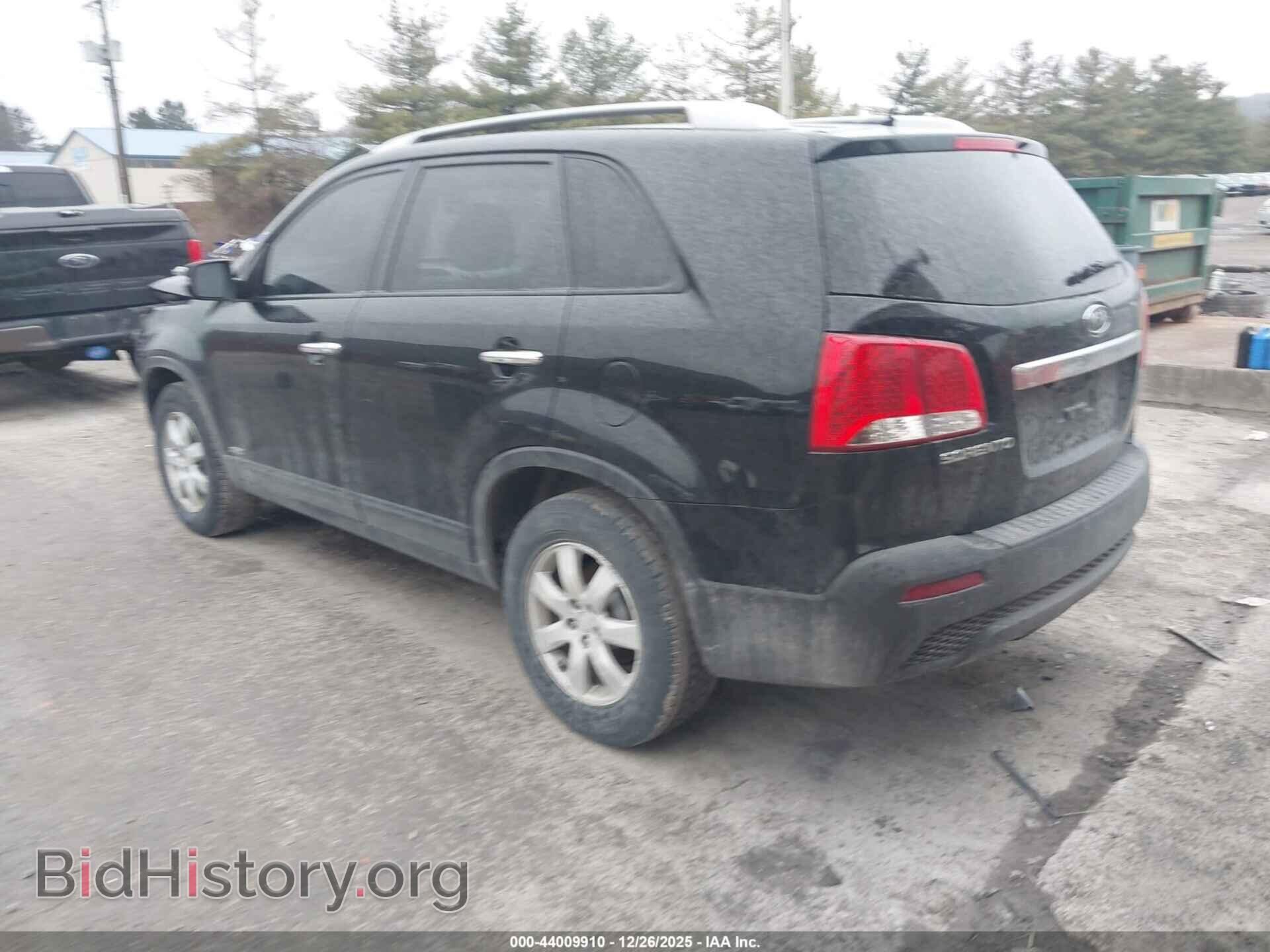 2011 KIA SORENTO - VIN: 5XYKTCA10BG180702 - Фото 3