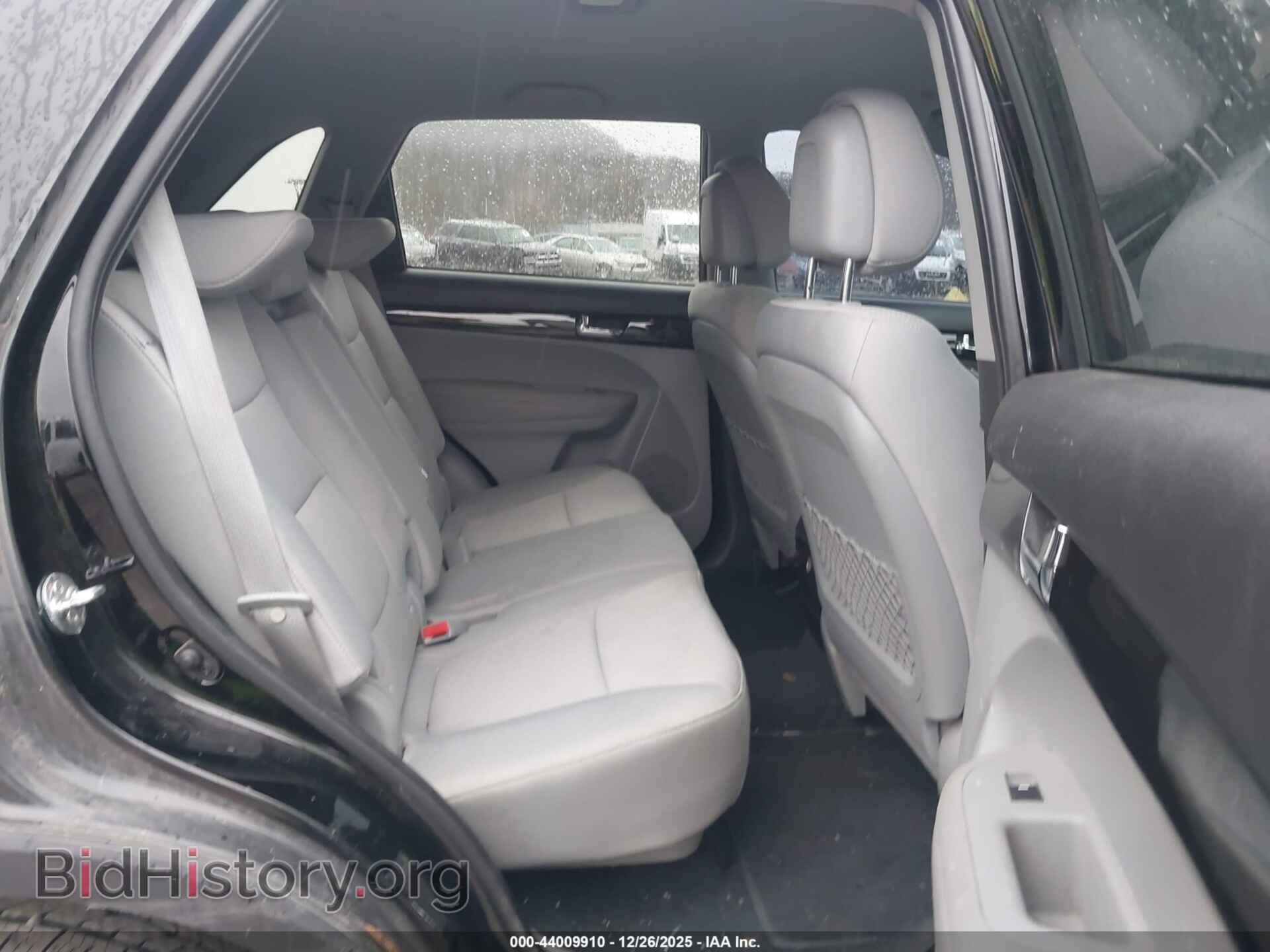 2011 KIA SORENTO - VIN: 5XYKTCA10BG180702 - Фото 8