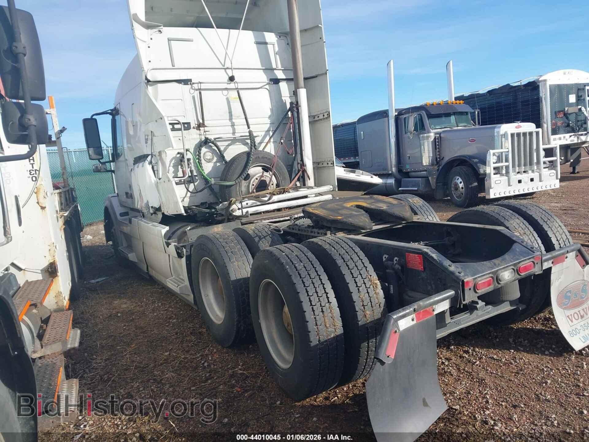 2018 VOLVO VNL - VIN: 4V4NC9EH7JN891977 - Фото 3