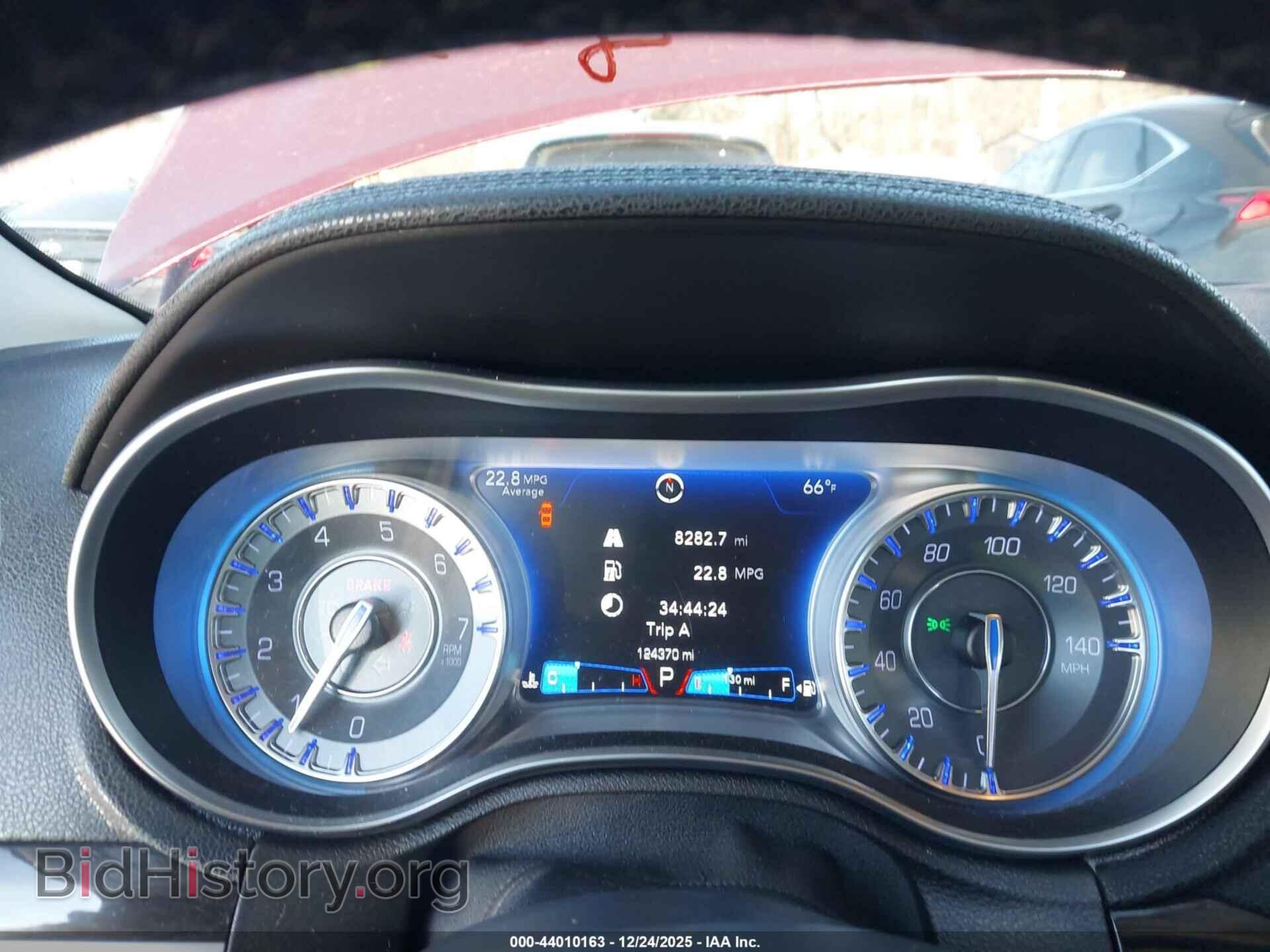 2015 CHRYSLER 300 - VIN: 2C3CCAAG0FH803227 - Фото 7