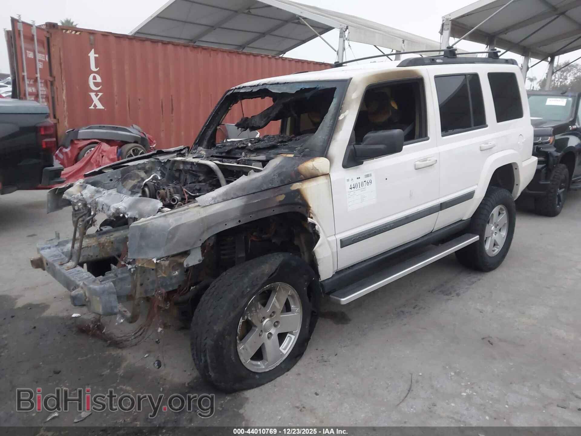 2008 JEEP COMMANDER - VIN: 1J8HH48K88C224919 - Фото 2