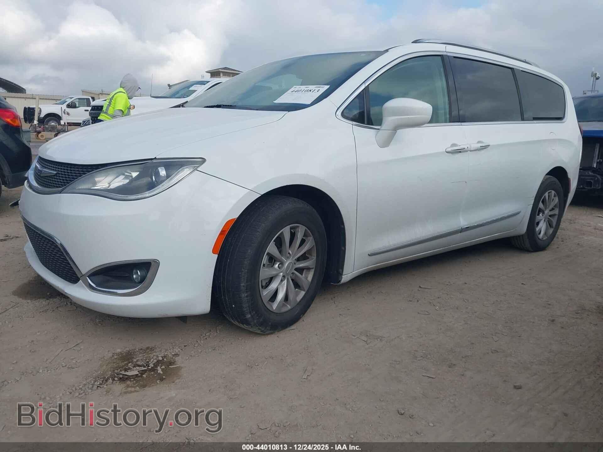 2019 CHRYSLER PACIFICA - VIN: 2C4RC1BG7KR608993 - Photo 2