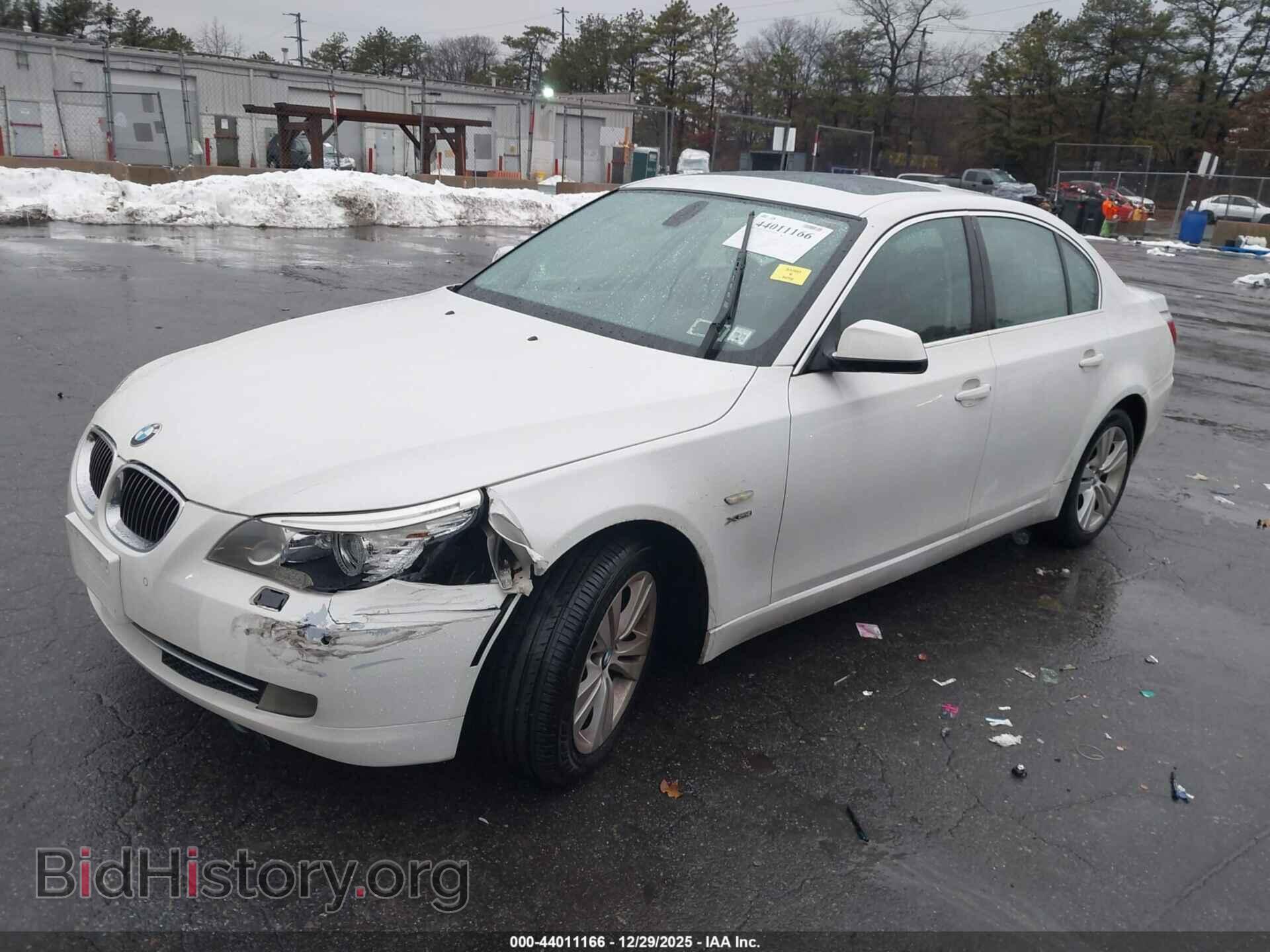 2010 BMW 528I - VIN: WBANV1C5XAC388517 - Фото 2