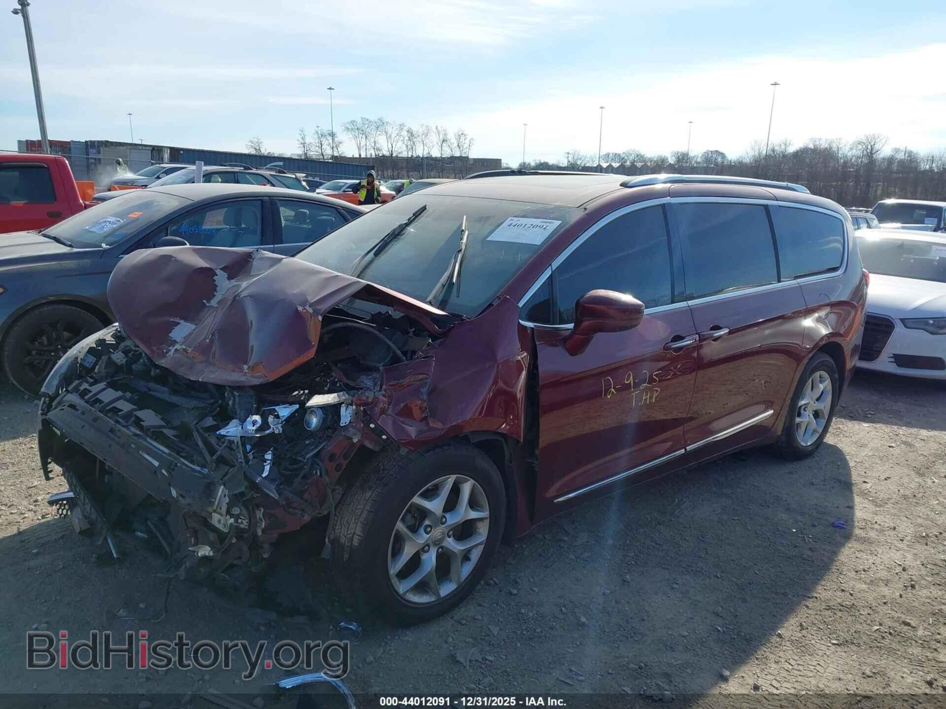 2018 CHRYSLER PACIFICA - VIN: 2C4RC1EG9JR330236 - Photo 2
