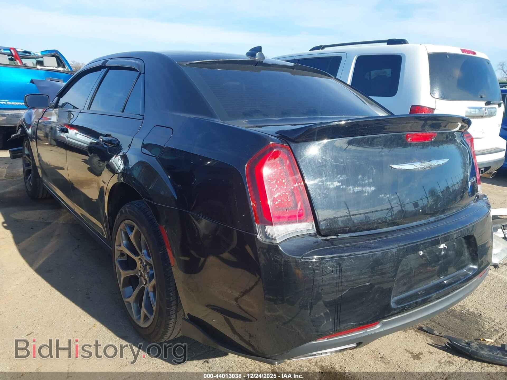 2018 CHRYSLER 300 - VIN: 2C3CCAAG0JH302007 - Фото 3
