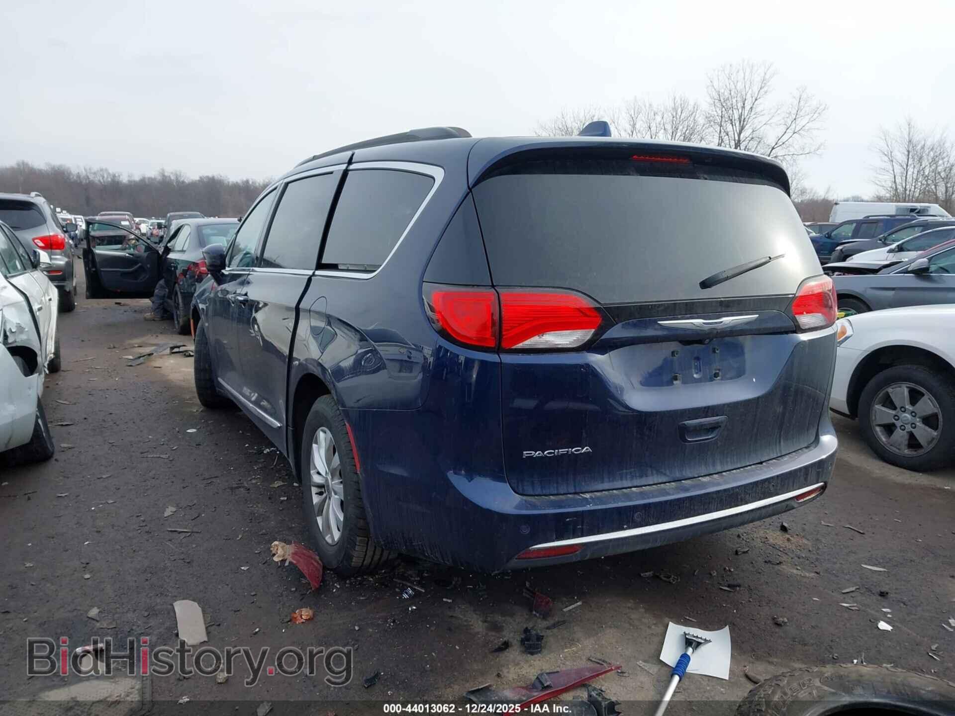 2017 CHRYSLER PACIFICA - VIN: 2C4RC1BG9HR712345 - Фото 3