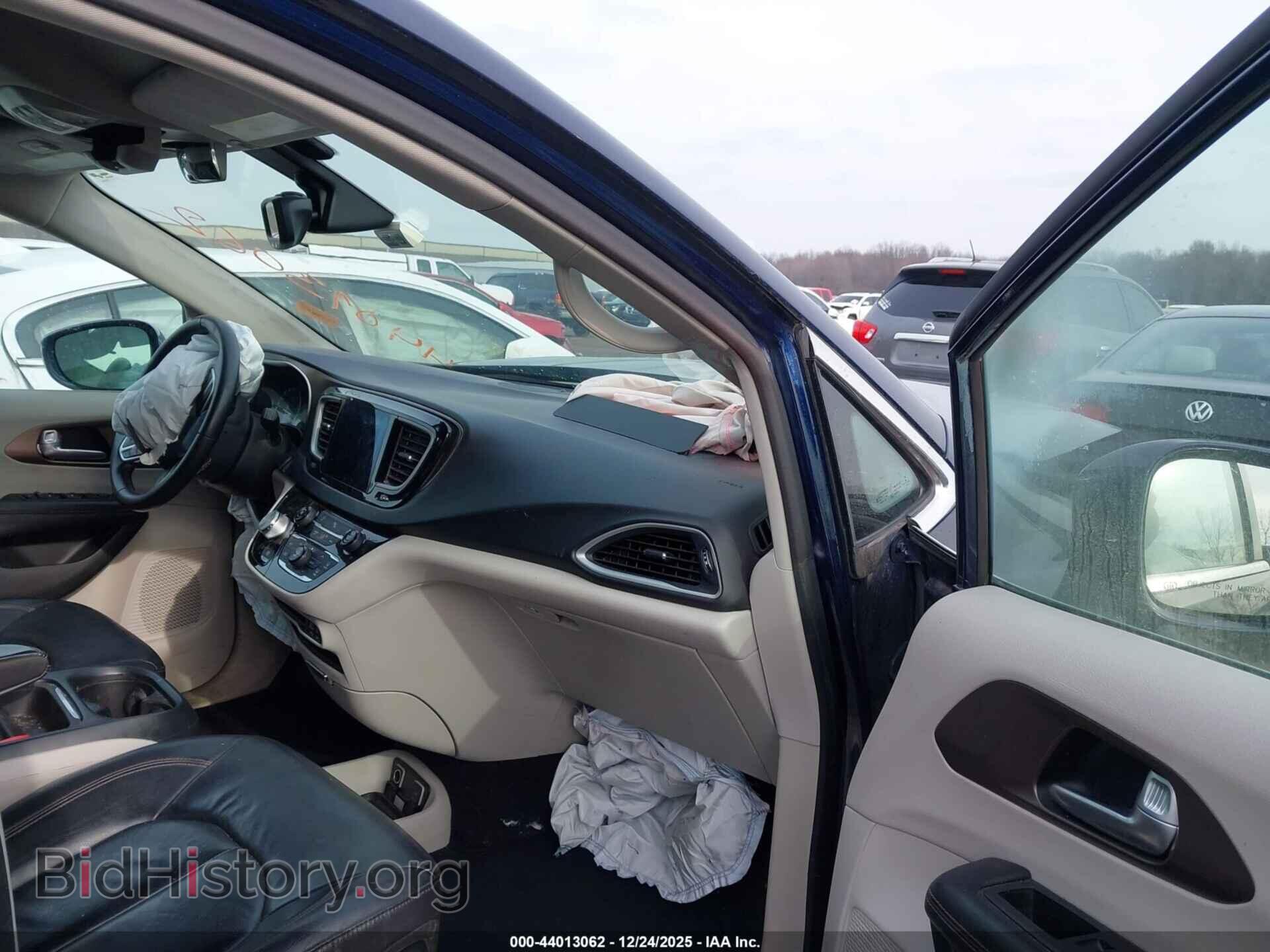 2017 CHRYSLER PACIFICA - VIN: 2C4RC1BG9HR712345 - Фото 5