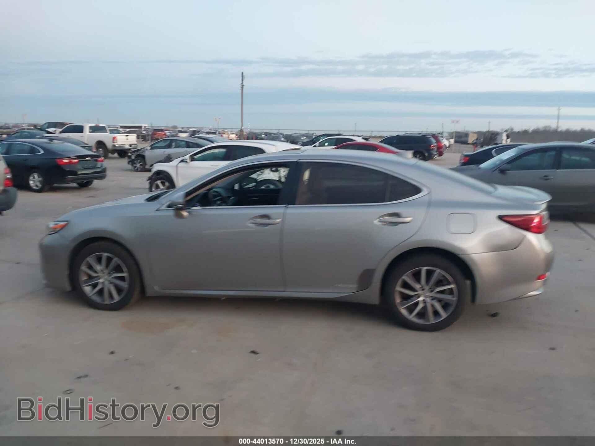 2016 LEXUS ES 300H - VIN: JTHBW1GG2G2109251 - Фото 14