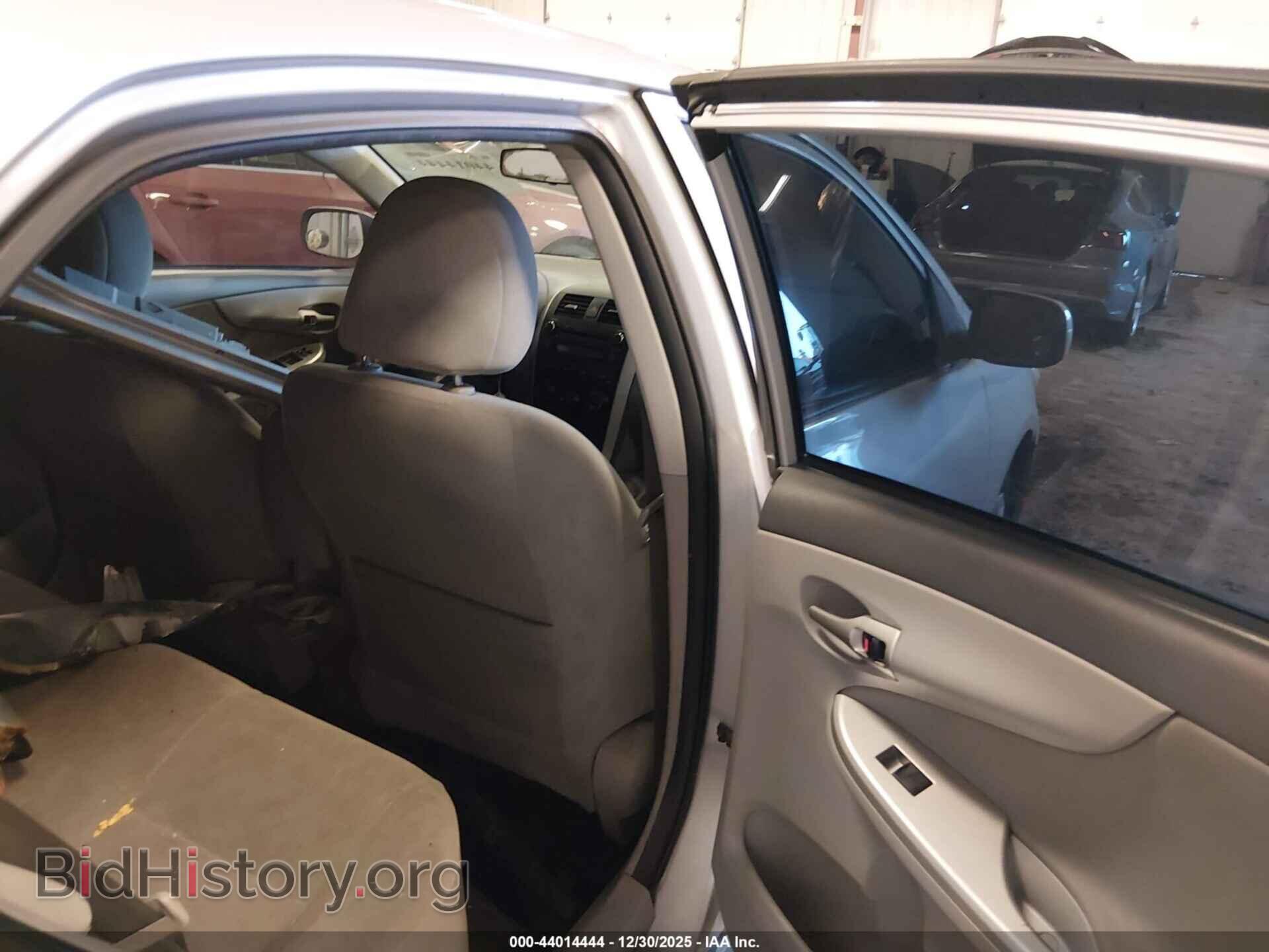 2010 TOYOTA COROLLA - VIN: 2T1BU4EE2AC515985 - Фото 8