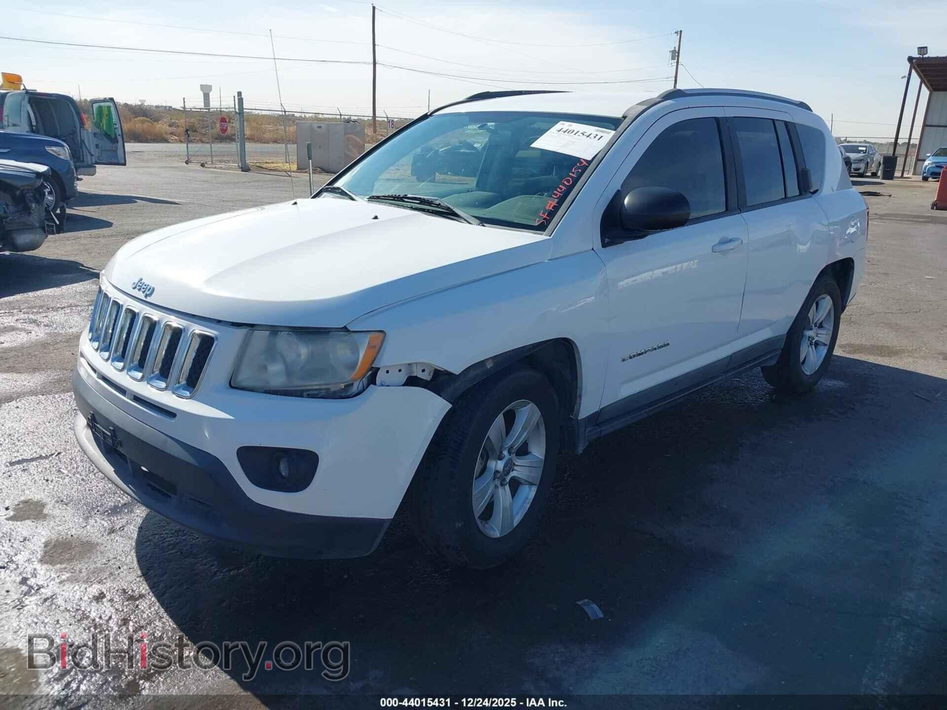 2011 JEEP COMPASS - VIN: 1J4NT1FAXBD271981 - Фото 2