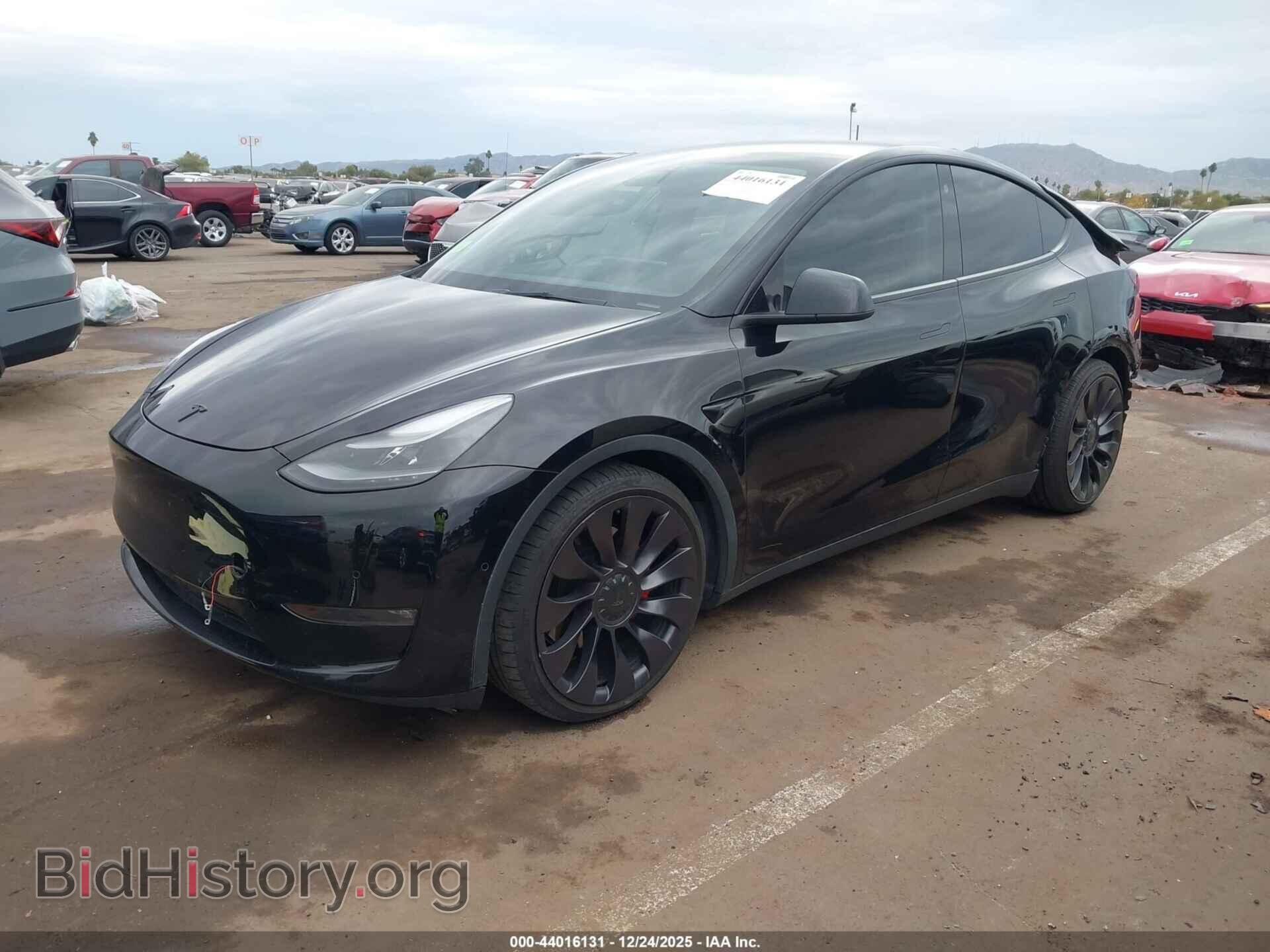 2021 TESLA MODEL Y - VIN: 5YJYGDEF5MF266608 - Фото 2
