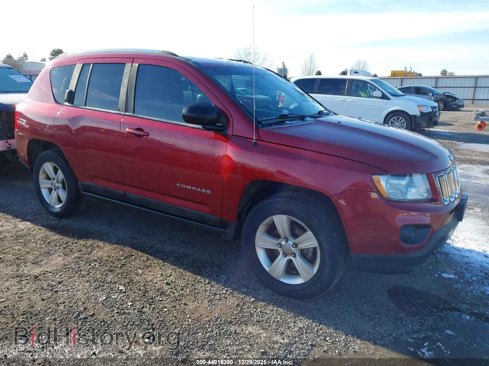 Photo 1J4NF1FB0BD164812 - JEEP COMPASS 2011