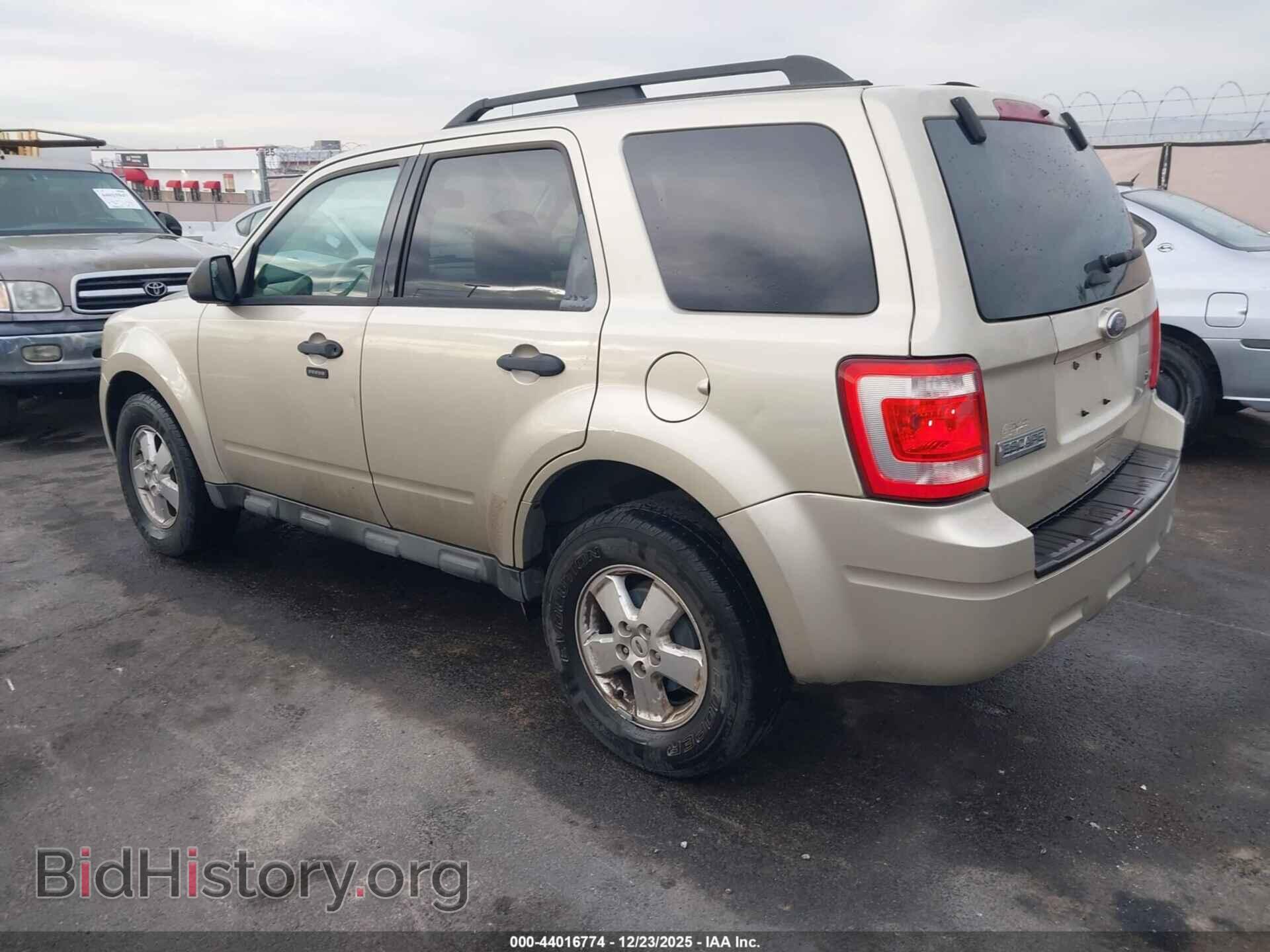 2011 FORD ESCAPE - VIN: 1FMCU0DG8BKC18103 - Фото 3